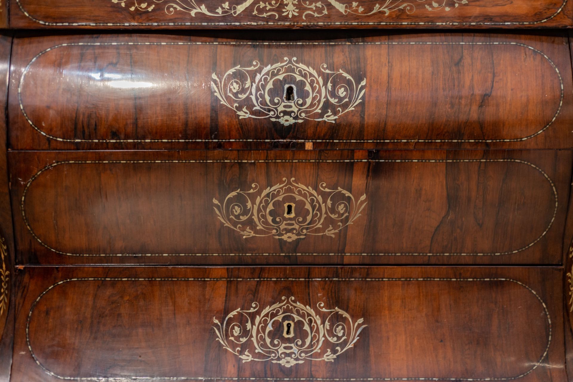 Elizabethan chest of drawers in jacaranda wood with zinc marquetry, five drawers and a marble top, m - Bild 3 aus 6