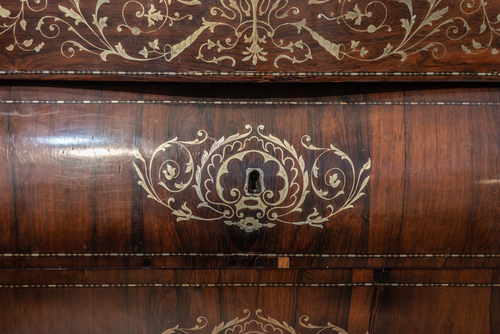 Elizabethan chest of drawers in jacaranda wood with zinc marquetry, five drawers and a marble top, m - Bild 2 aus 6