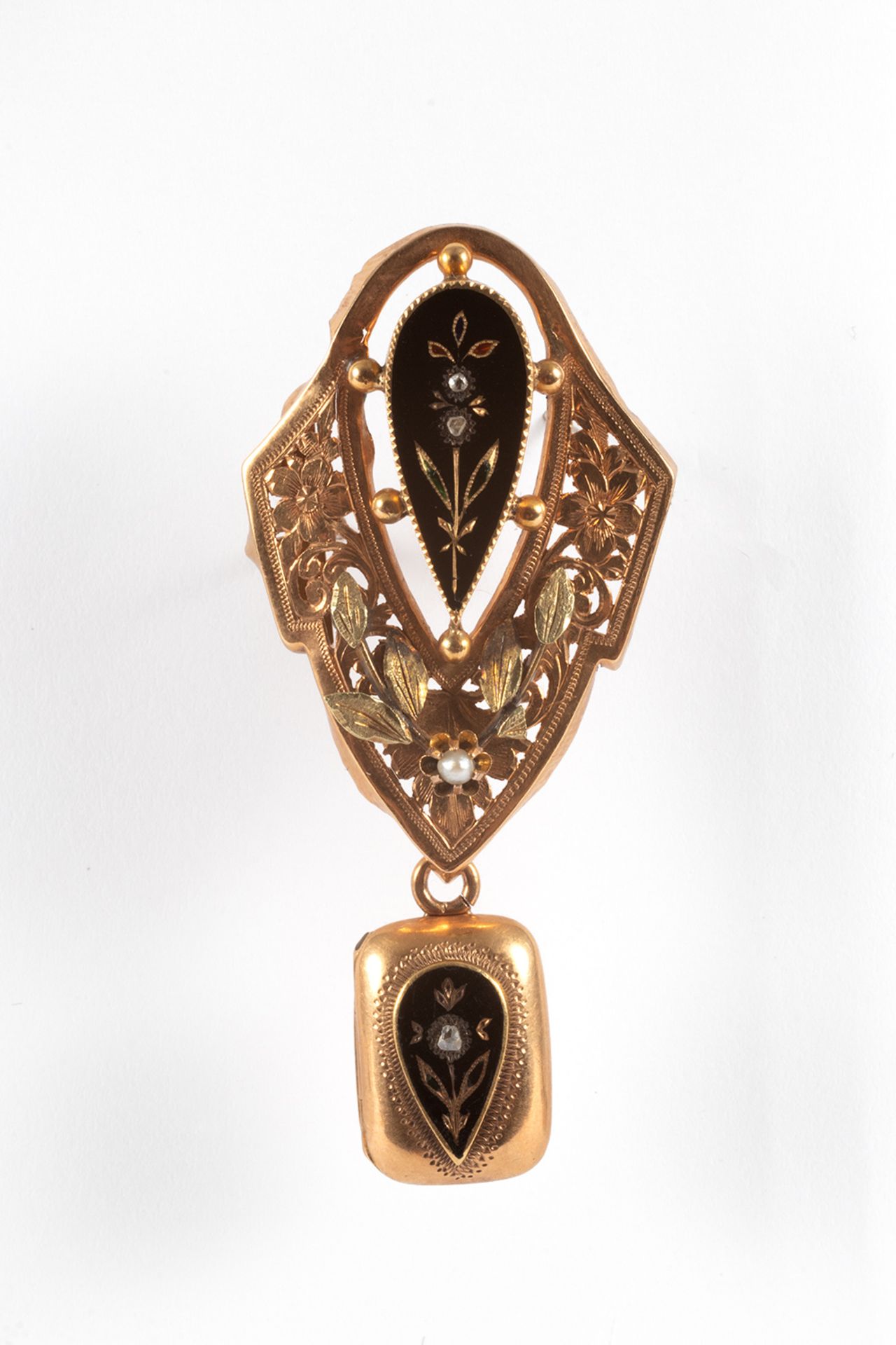 Elizabethan brooch in gold, enamel, rose cut diamonds and seed pearl, third quarter of the 19th cent