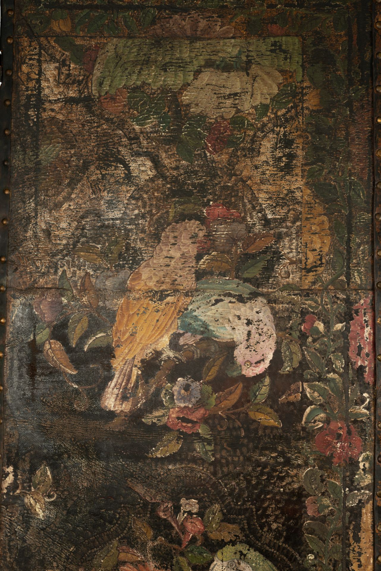 Colonial screen with three leaves in wood and leather painted with floral decoration and birds. - Bild 2 aus 8