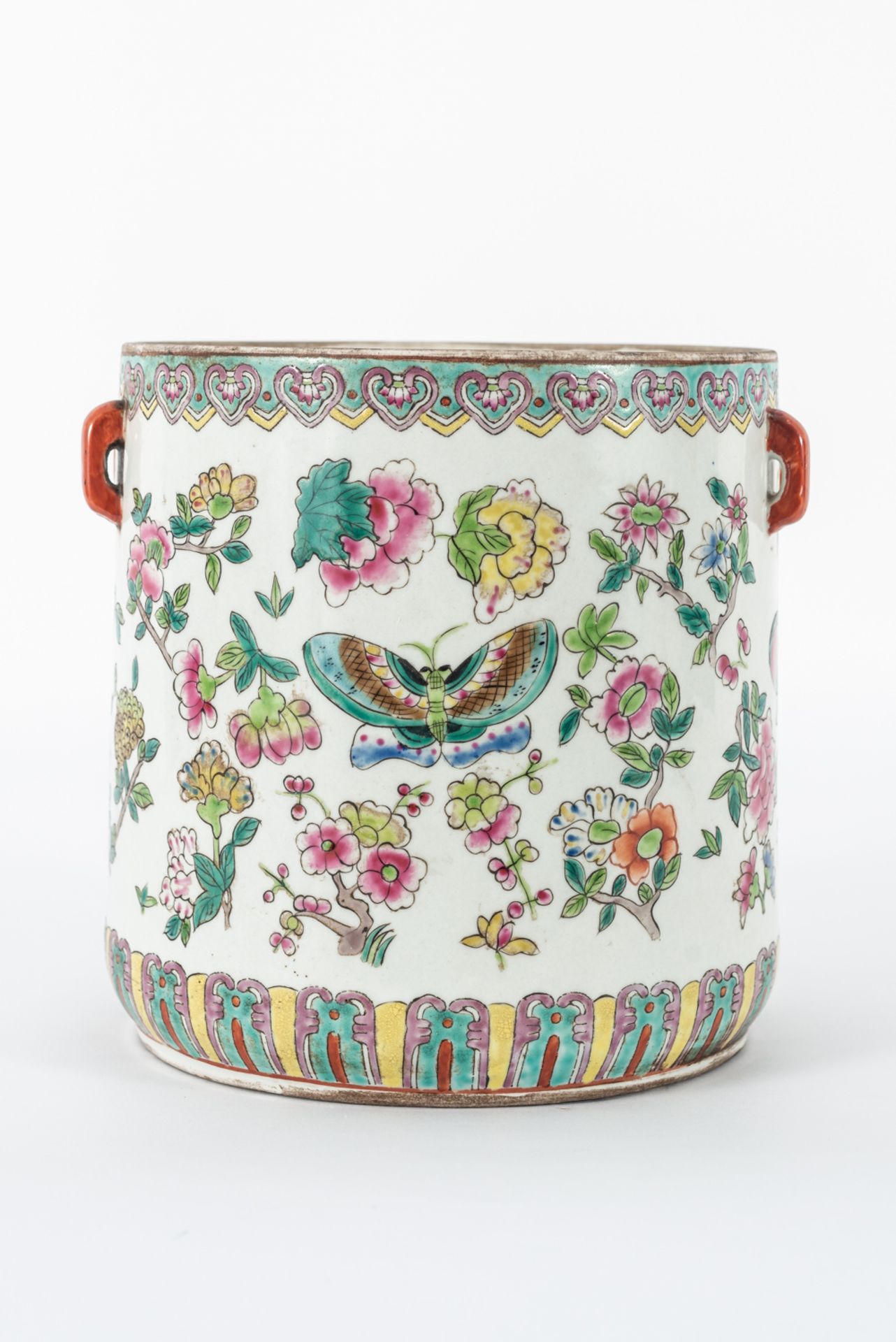 Rosa Family porcelain container with floral decoration.