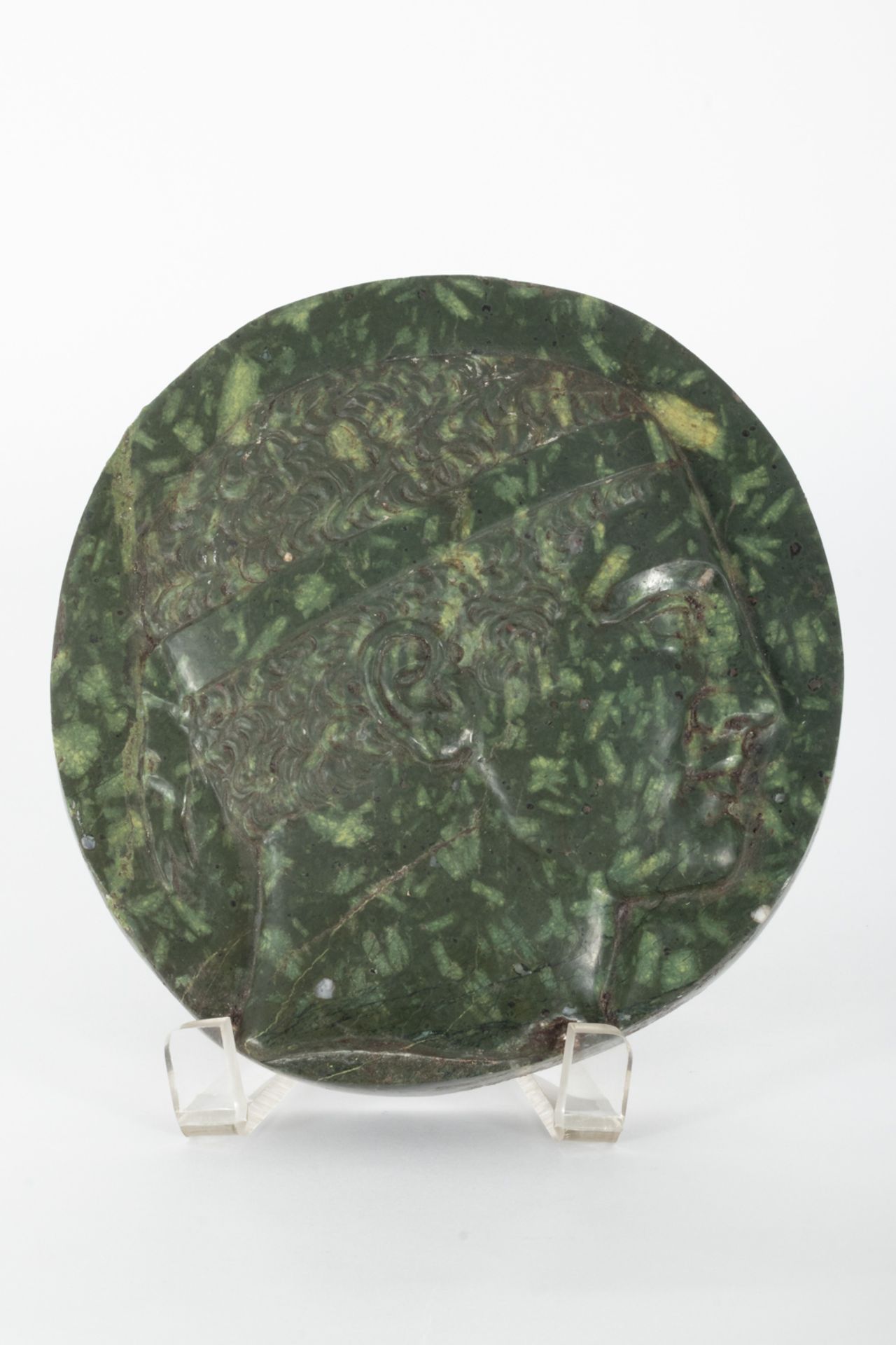 Sculpted marbled green marble medallion depicting a classic male bust in relief profile, 18th centur