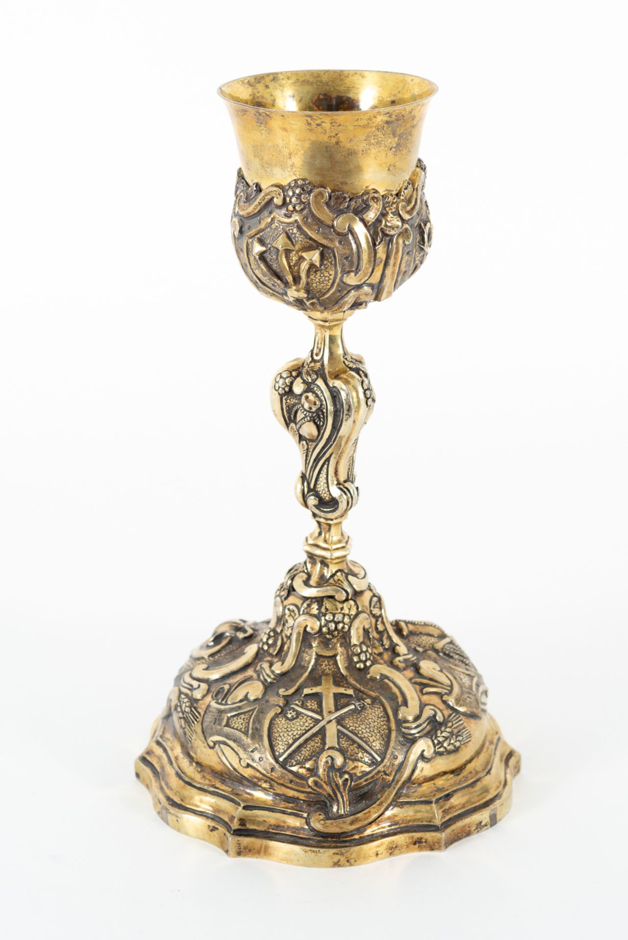 Chalice in gilt silver chiselled and embossed with decoration of symbols of the Passion, 19th centur - Bild 2 aus 5