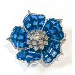 Brooch-Colgant, Flower design in gold, white with blue sapphire similes.