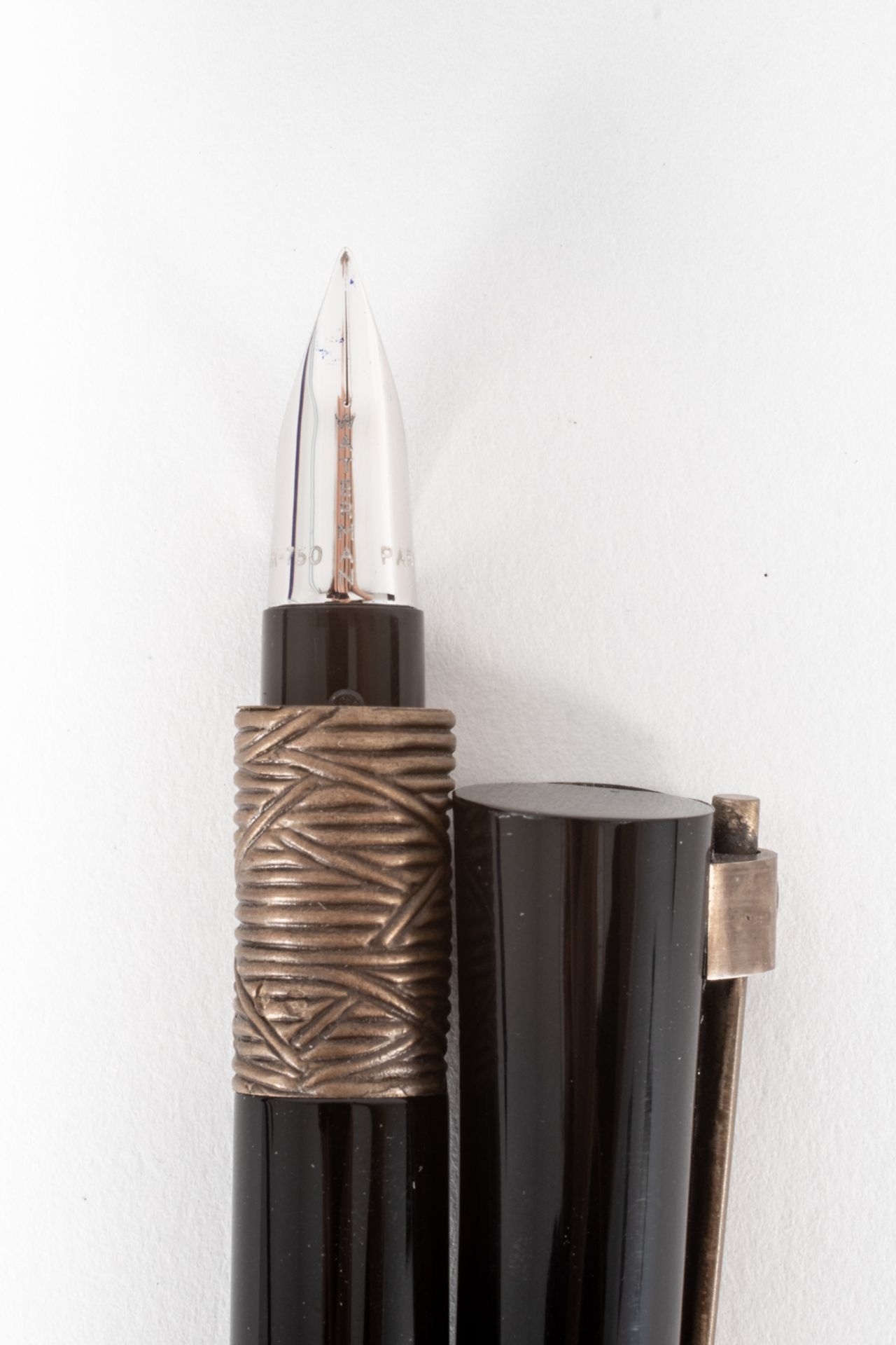 Waterman fountain pen "Sérénite". Curved shape in black resin with silver bamboo-style clip and band - Bild 5 aus 6