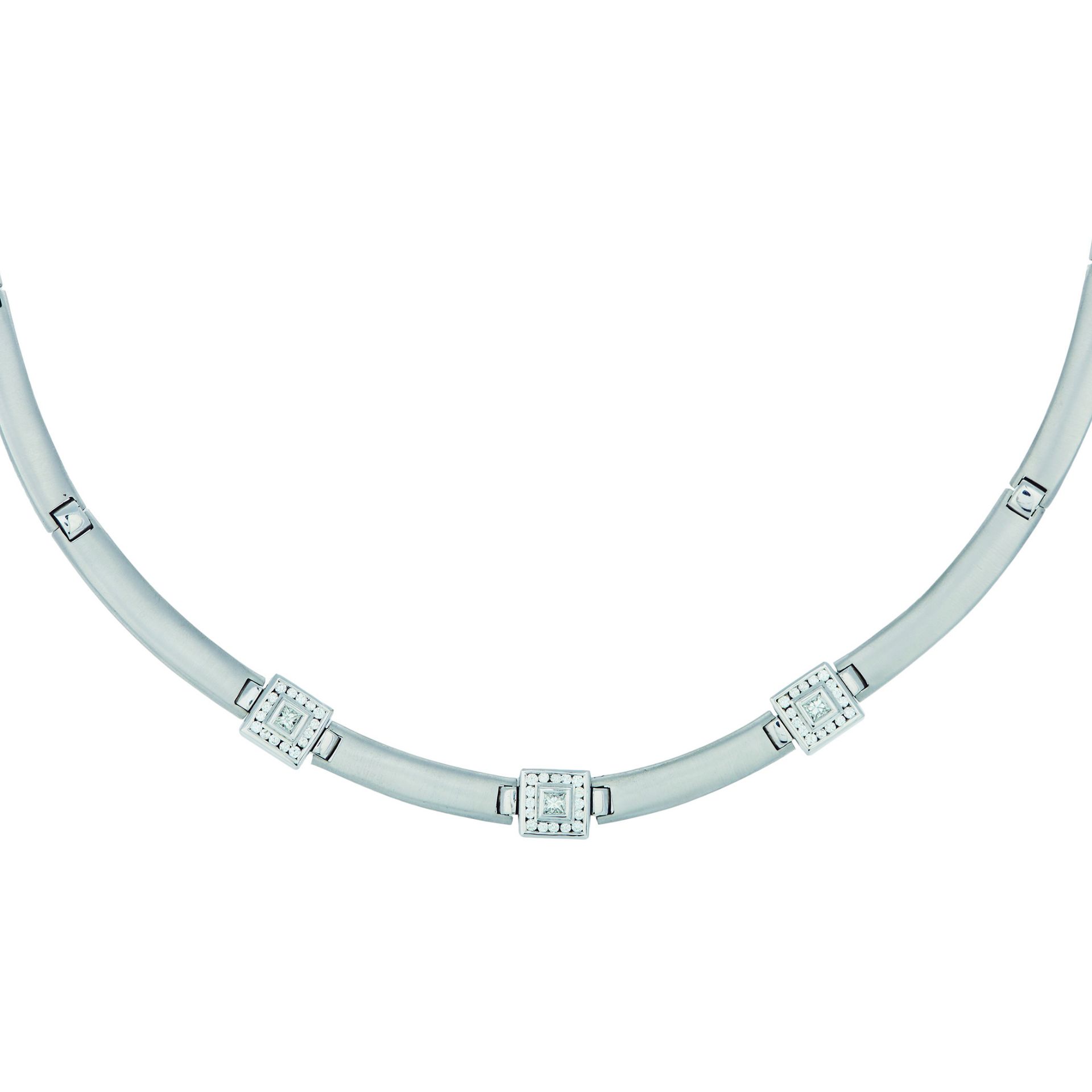 White gold and diamonds choker.