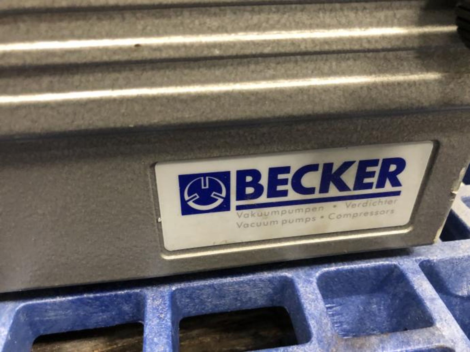 Becker Vacuum Pump - Image 2 of 4