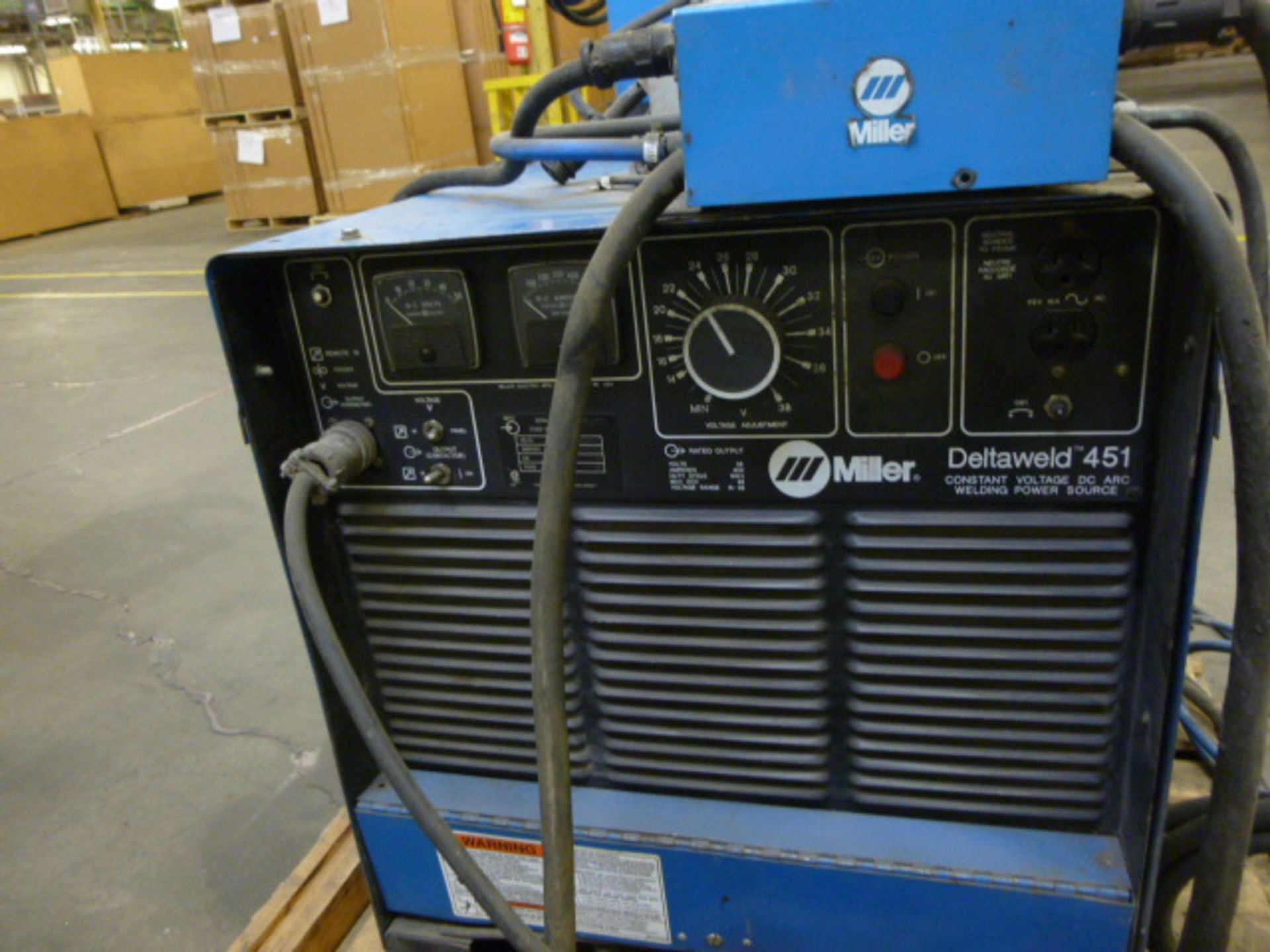 Miller Deltaweld 451  Constant Voltage DC Welding Power source  Item Location: Montreal - Image 3 of 5