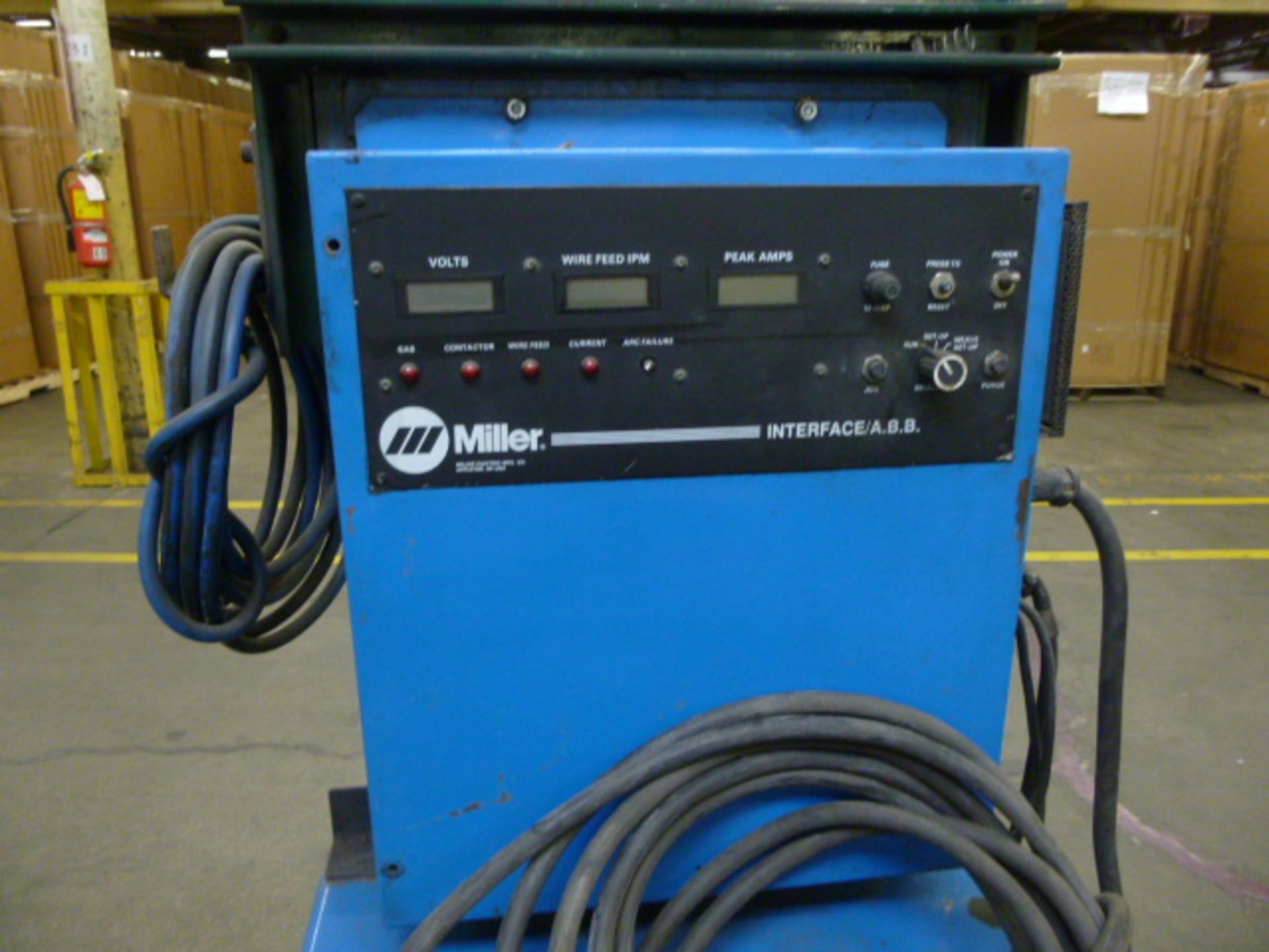 Miller Deltaweld 451  Constant Voltage DC Welding Power source  Item Location: Montreal - Image 4 of 5