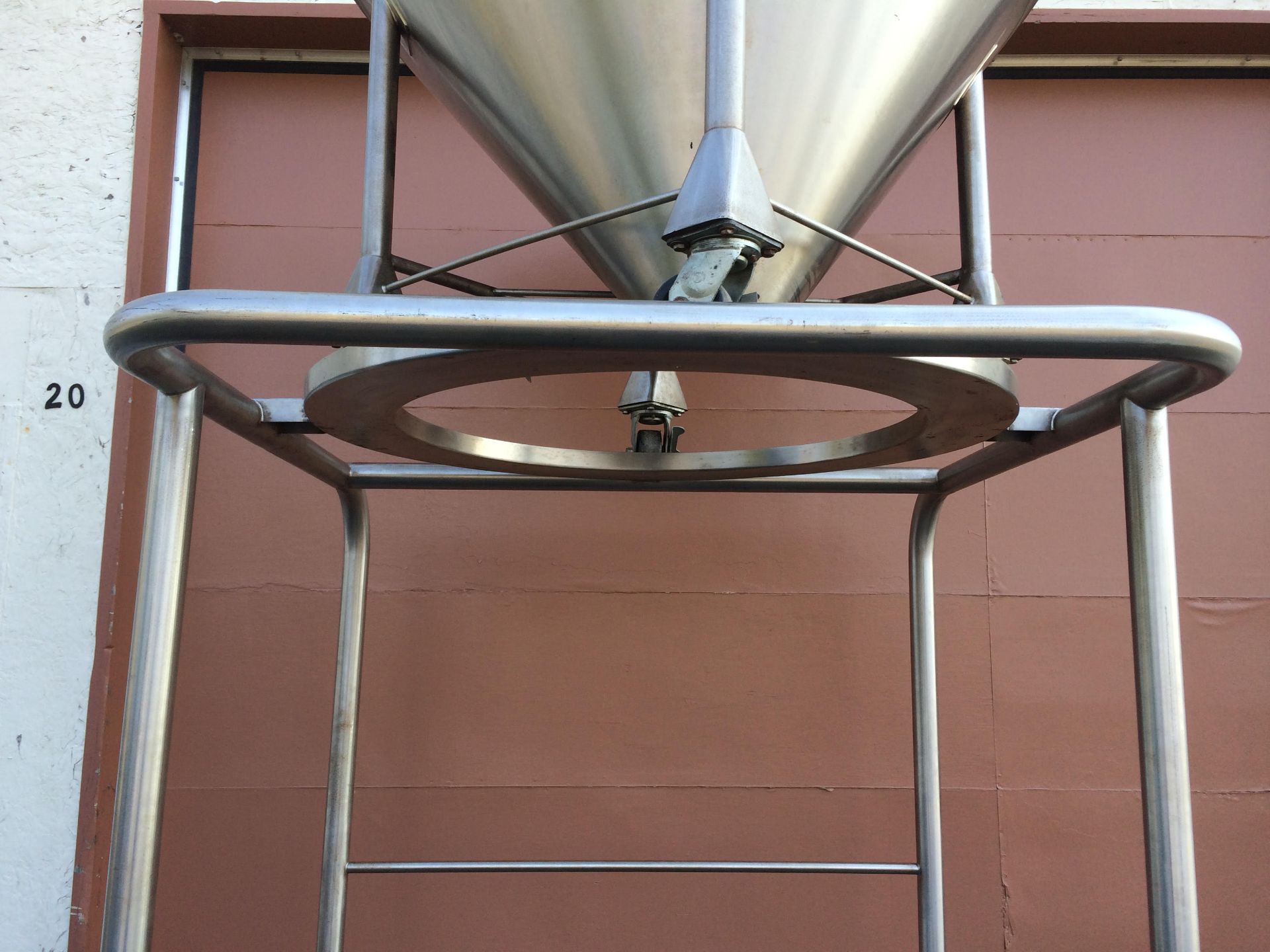 Lot of 2 large stainless steel hoppers with two-part lids and support for emptying. The hoppers - Image 7 of 8