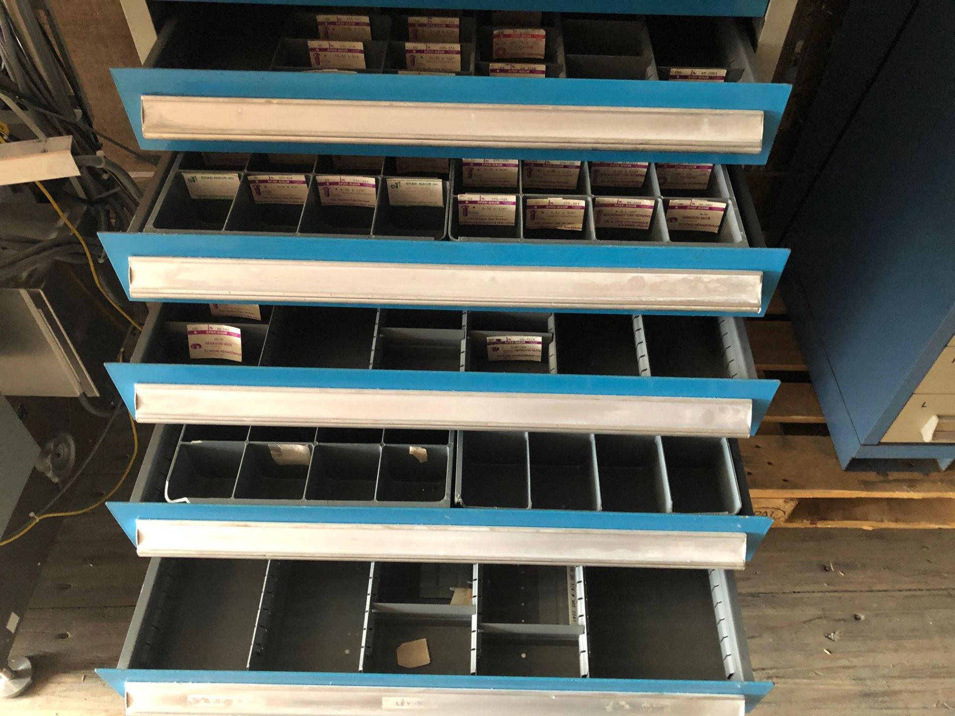 Industrial Metal Drawer Cabinet, 14 drawers, 30 wide, 18 deep, 59 high. Item Location Montreal - Image 5 of 5