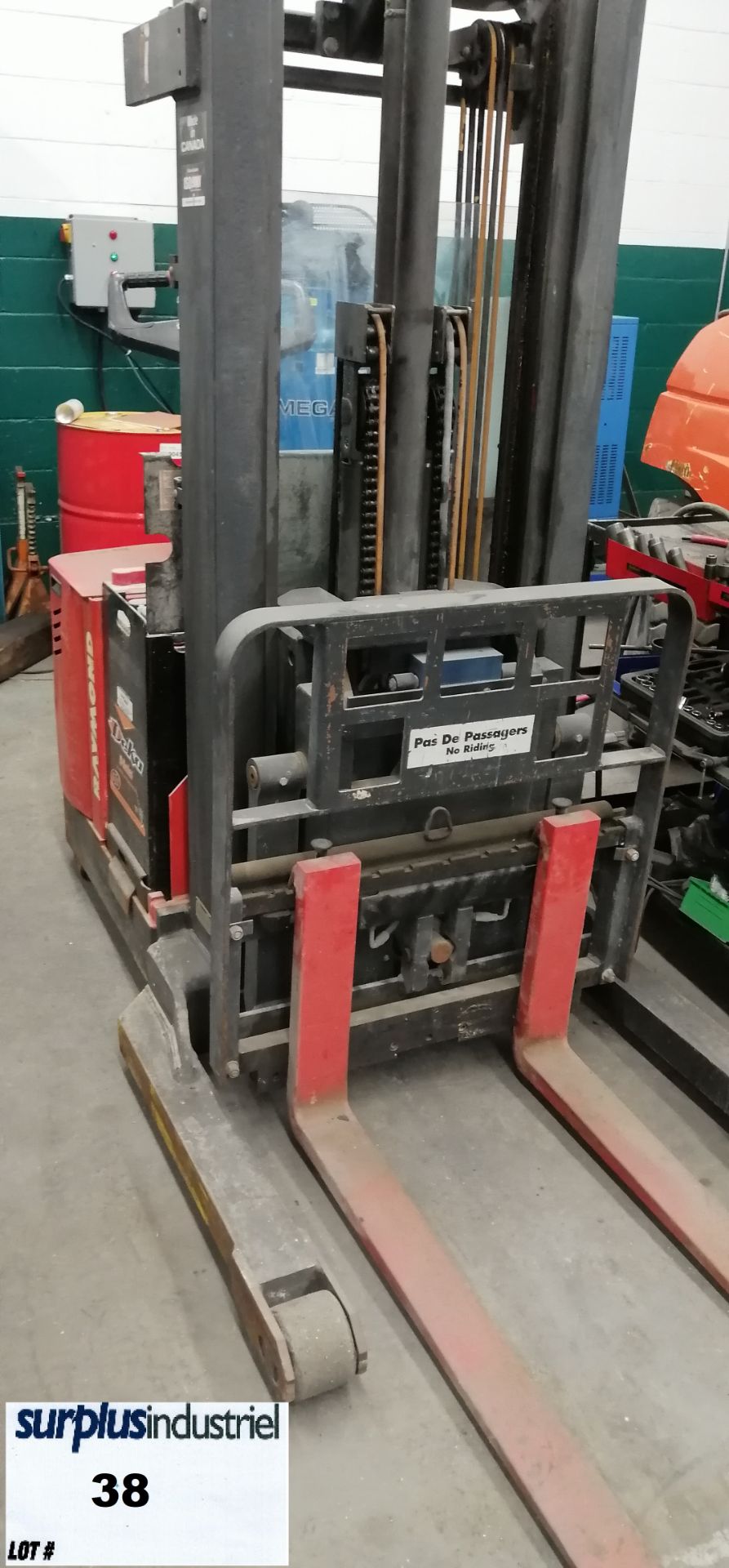 Raymond RWR300 electric forklift *  functional * battery included