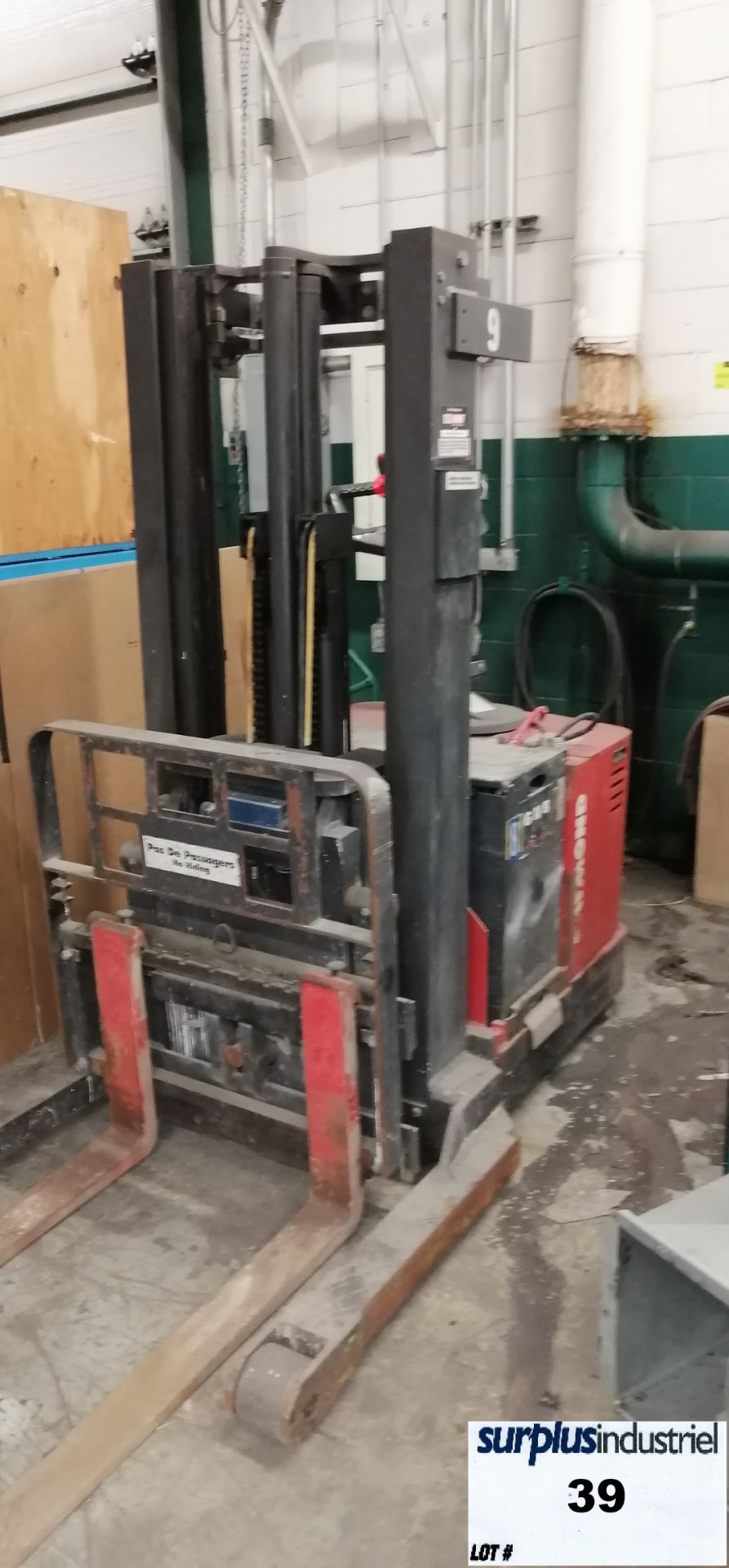 Raymond RWR300 electric forklift *  functional * battery included