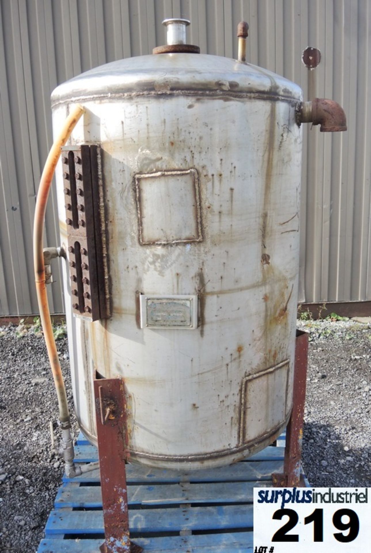 170 GALLON TANK, STAINLESS STEEL Item Location : Laval  -CAPACITY:  142 I.G. / 646 L -DIMENSIONS: