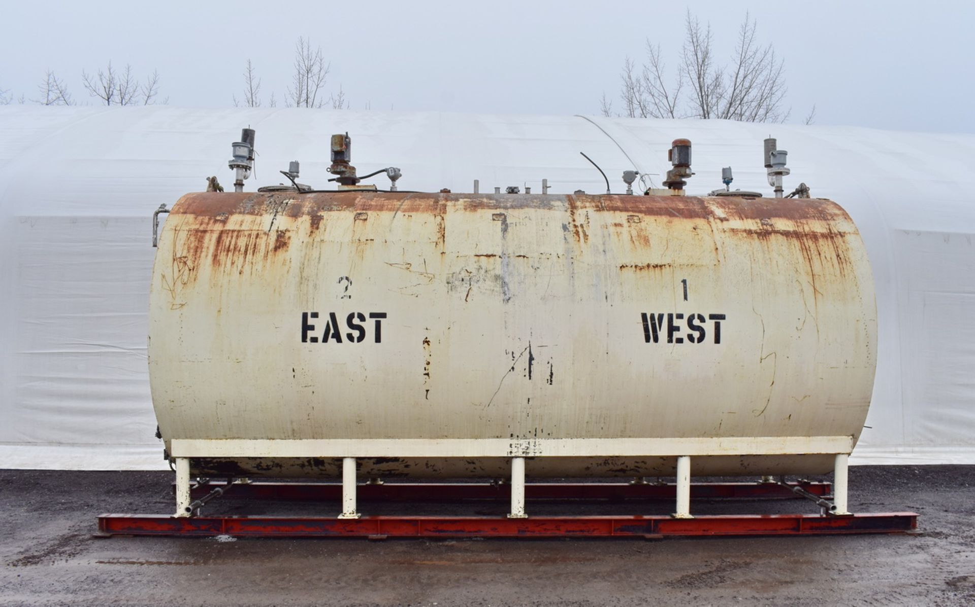 8560 GALLON TANK, STAINLESS STEEL, HORIZONTAL, DOUBLE COMPARTMENT TANK Item Location : Laval  -TOTAL - Image 2 of 12