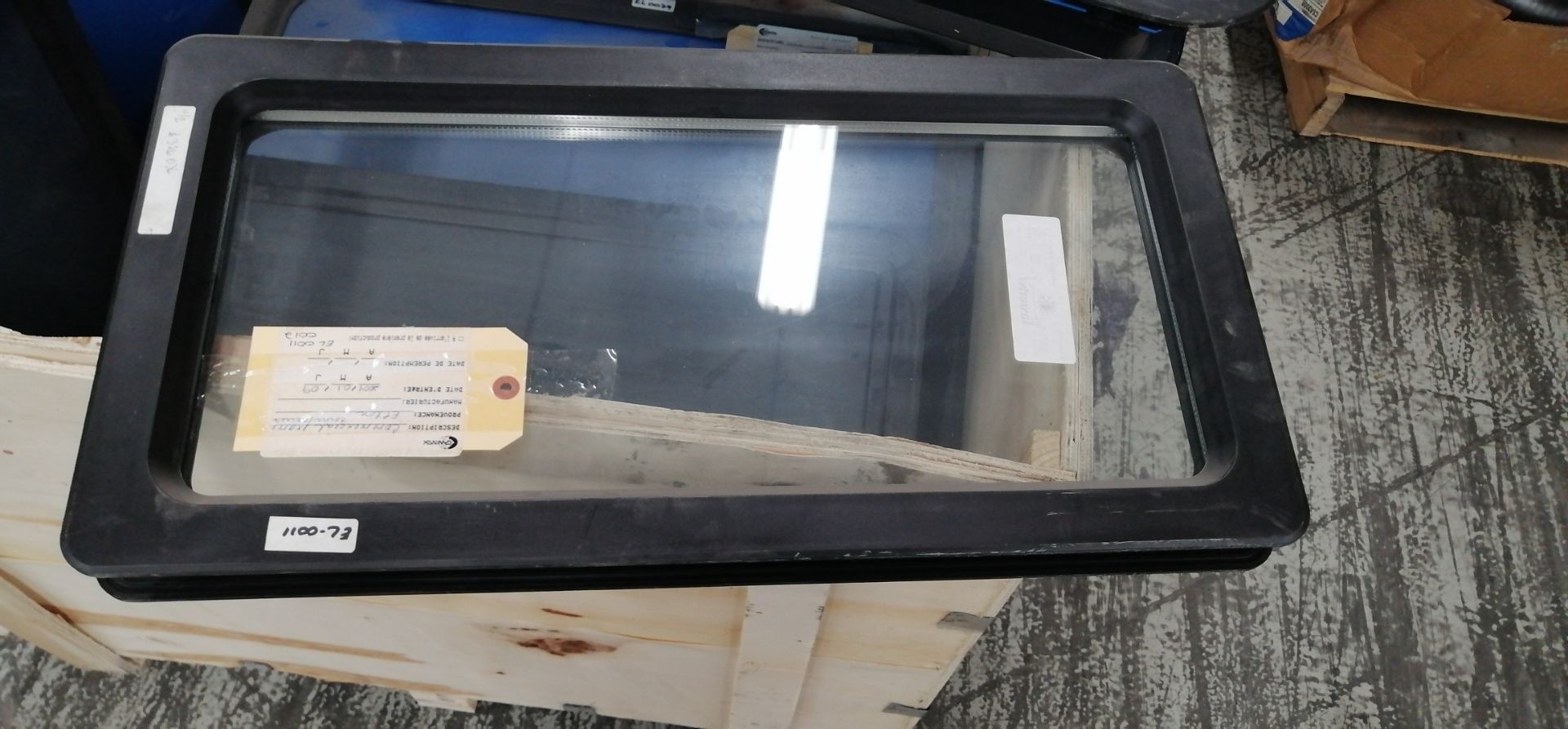 Lot 16 of garage windows  2 models Item Location Drummondville - Bild 2 aus 7