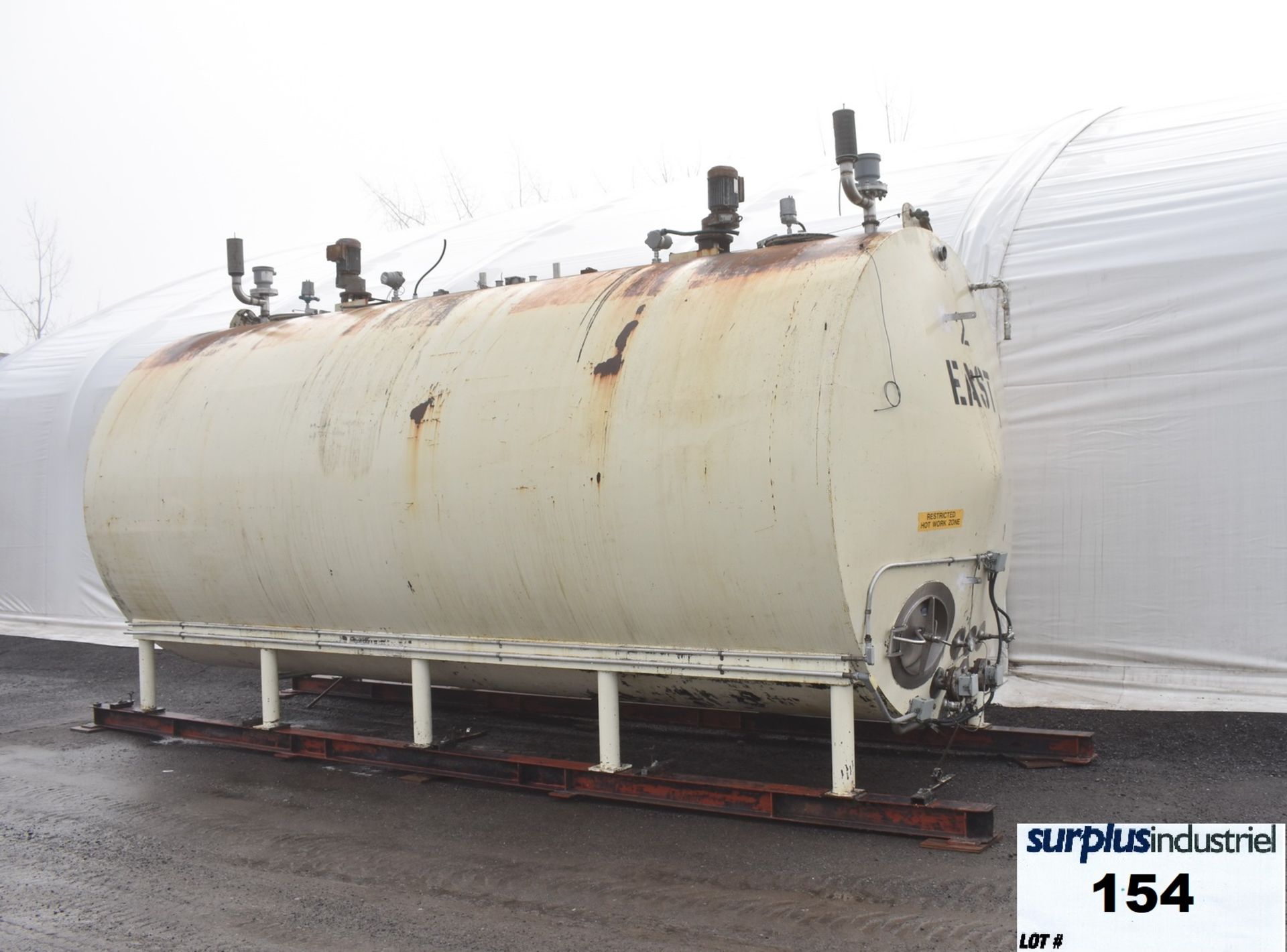 8560 GALLON TANK, STAINLESS STEEL, HORIZONTAL, DOUBLE COMPARTMENT TANK Item Location : Laval  -TOTAL