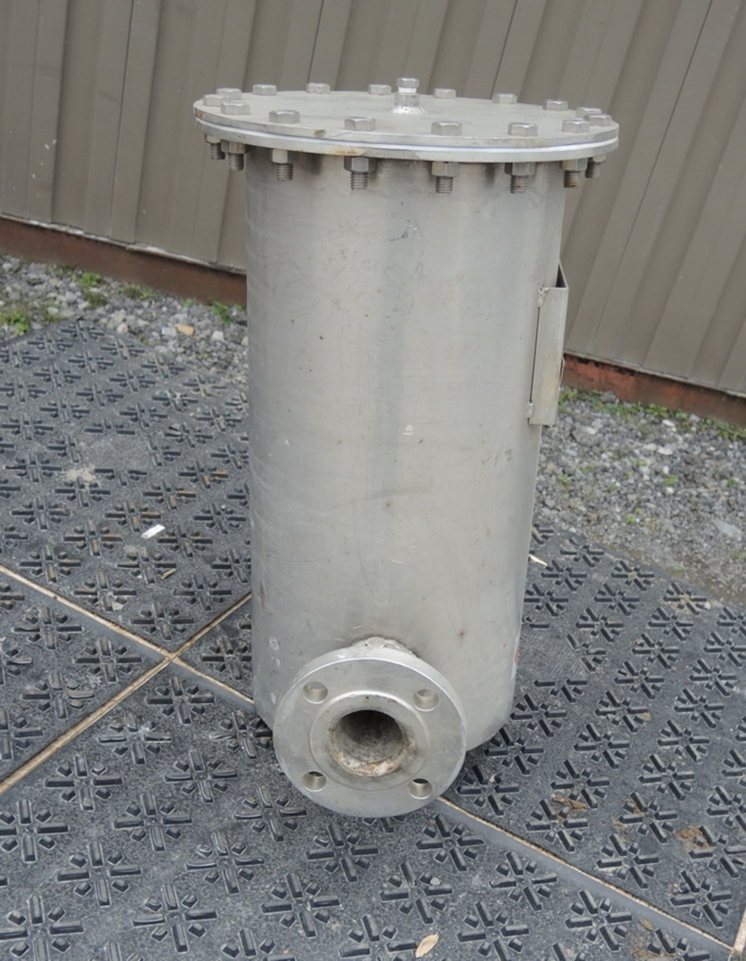 Lot of 2 FILTER, CARTRIDGE TYPE, 2" INLET/OUTLET, STAINLESS STEEL Item Location : Laval  - - Image 7 of 12