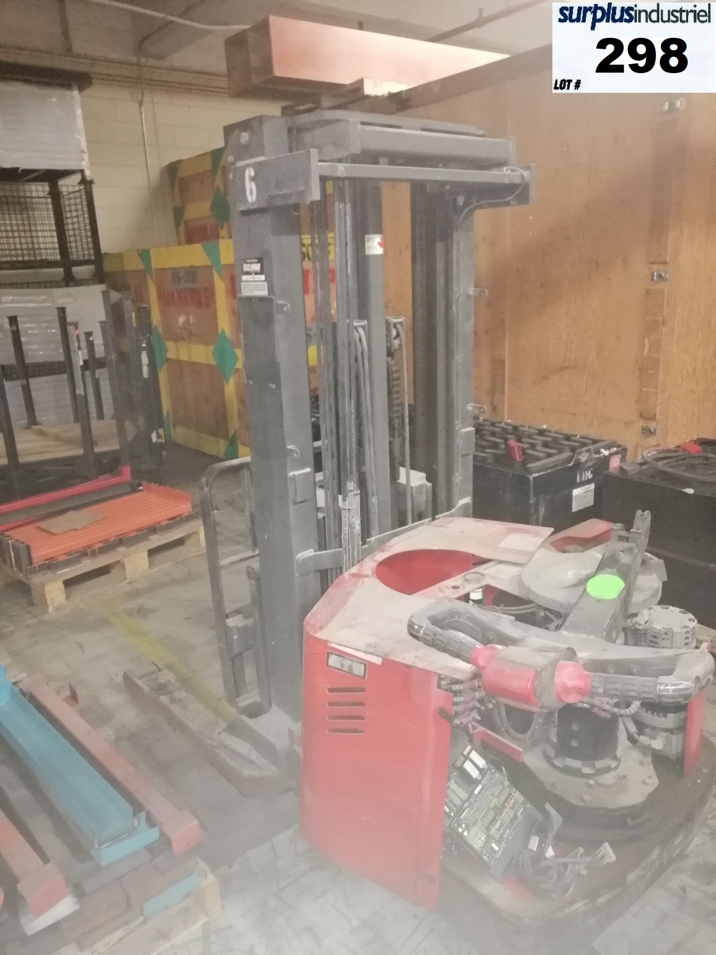 Raymond RWR300 electric forklift *for parts *no fork *no battery Location: Drummondville