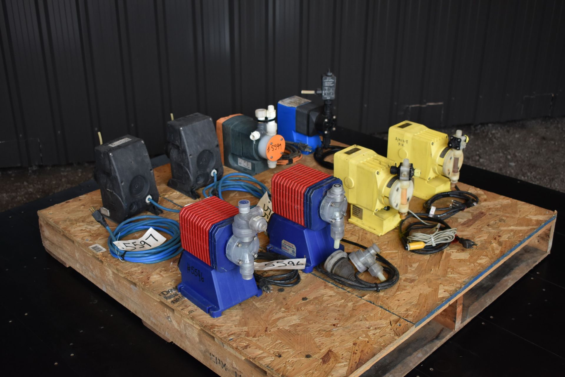 LOT OF 8 METERING PUMPS Item Location : Laval - Image 4 of 14