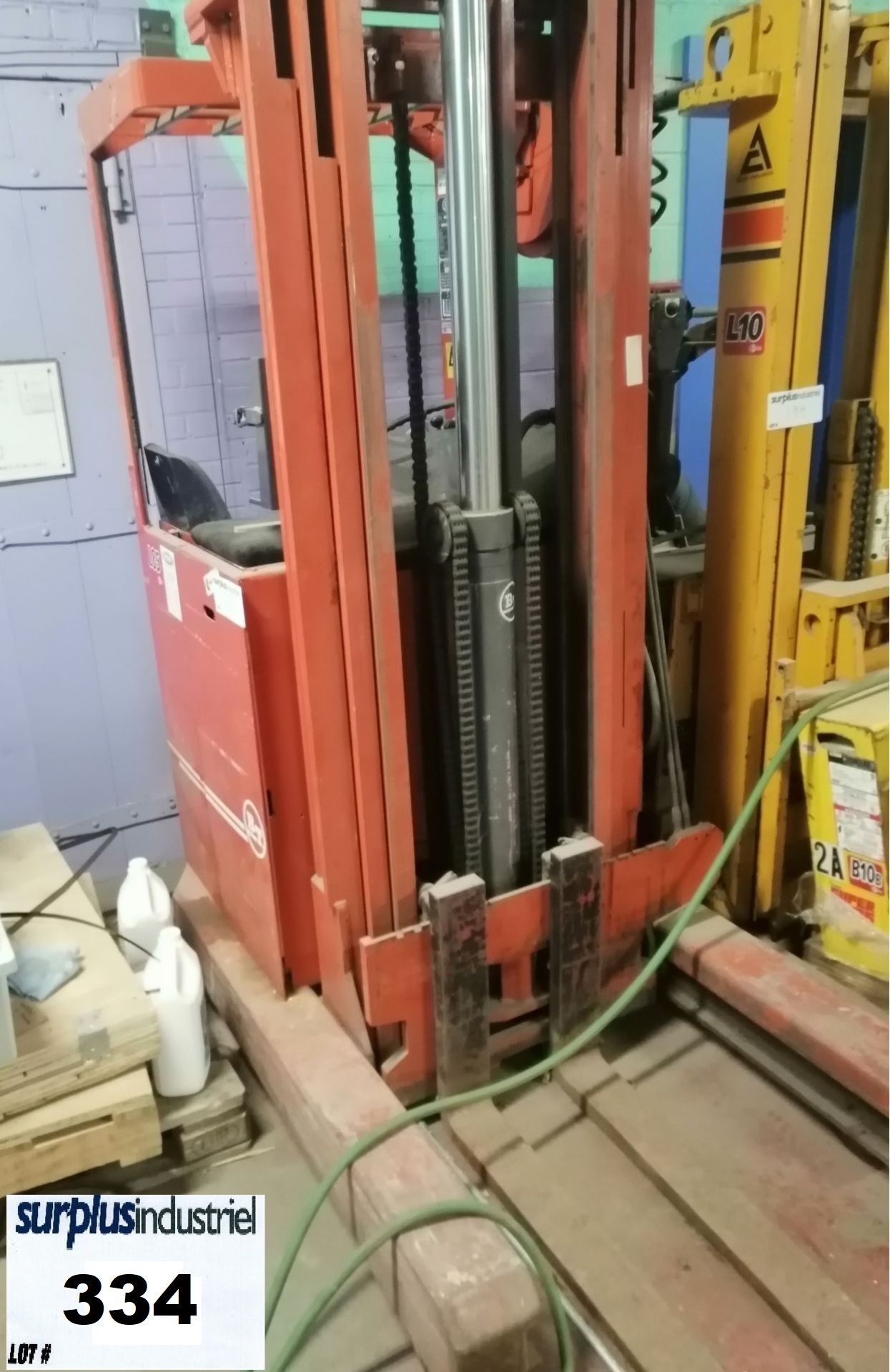 Fork Lift  Brand :BT *unknow condition *no battery  Item Location Drummondville