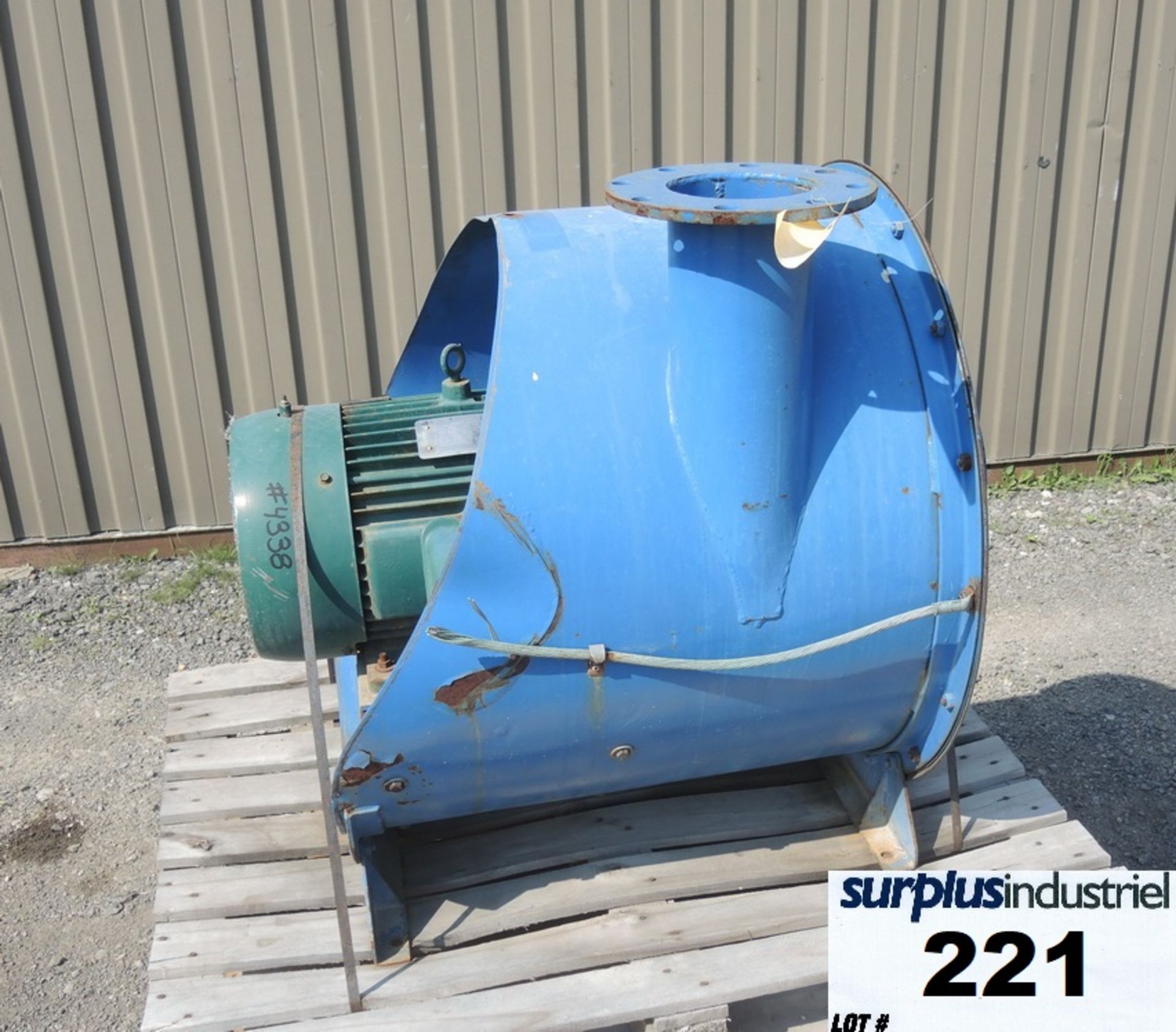 CENTRIFUGAL FAN, 20 HP Item Location : Laval  -MFG.:  SPENCER -MODEL: 2510 H MOD -6" INLET &