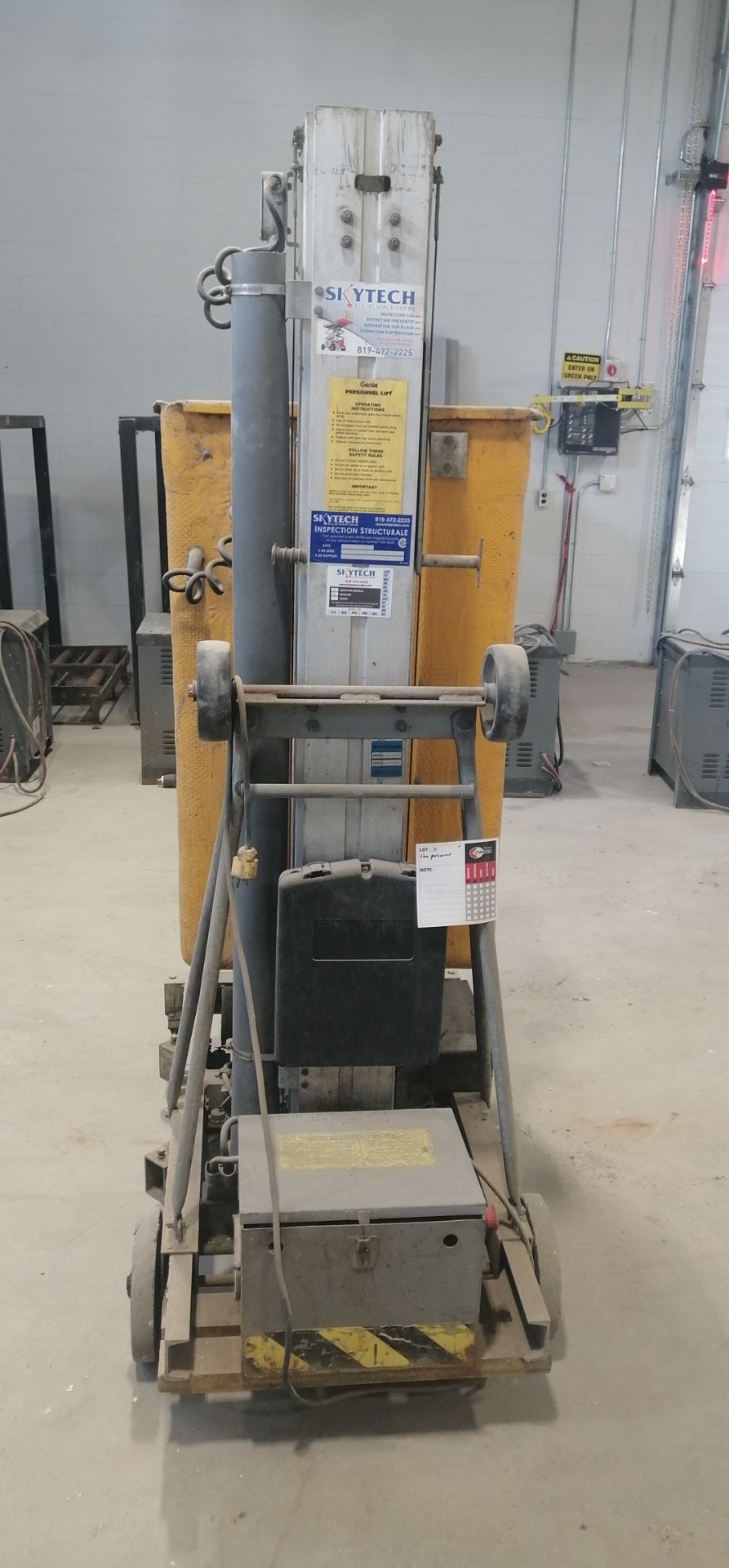 Genie Lift Model: PLC-19PDC *unknow condition *no battery  Item Location Drummondville - Image 2 of 8