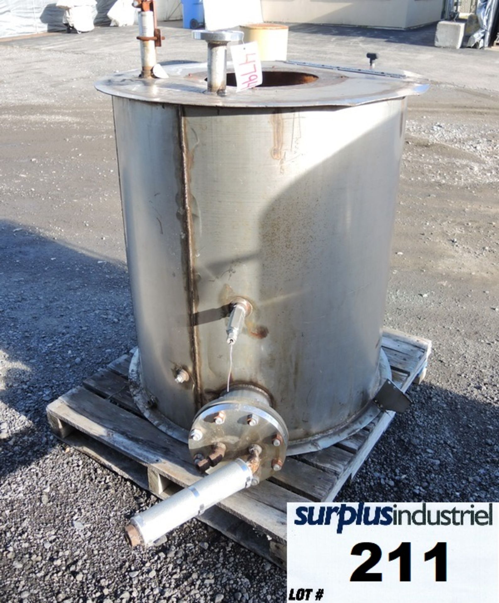 175 GALLON TANK, STAINLESS STEEL Item Location : Laval  -CAPACITY:  145 I.G. / 659 L -DIMENSIONS: