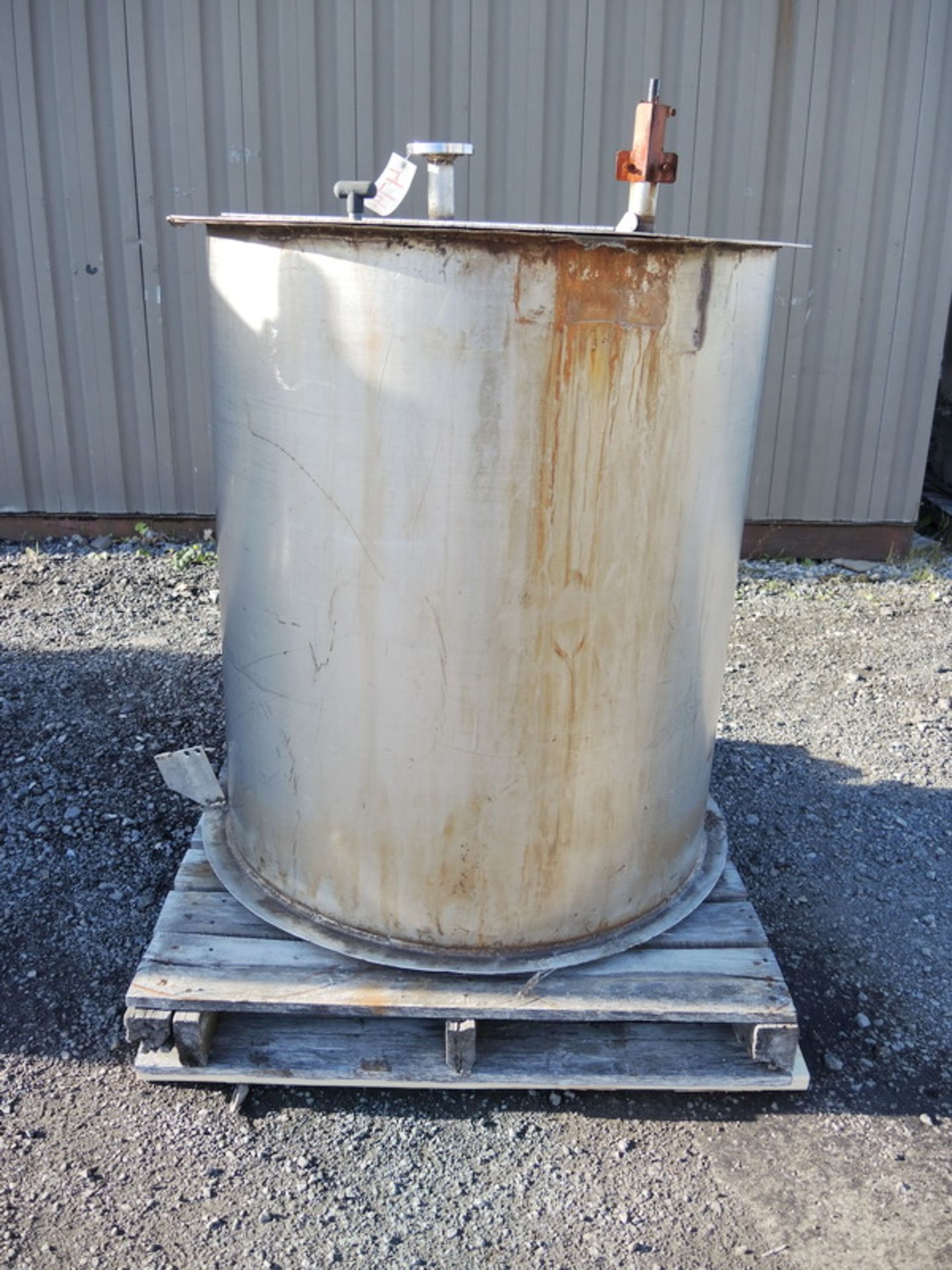 175 GALLON TANK, STAINLESS STEEL Item Location : Laval  -CAPACITY:  145 I.G. / 659 L -DIMENSIONS: - Image 2 of 4