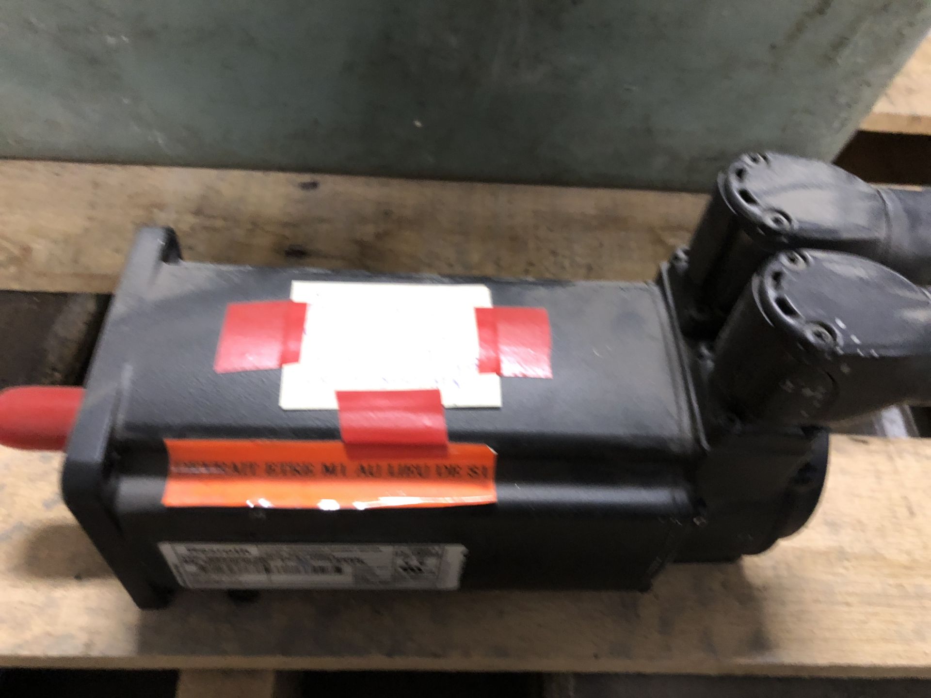 LOT MISCELLANEOUS HYDRAULIC VALVE, SERVO MOTOR,GEAR MOTOR Item location: Drummondville - Image 2 of 8