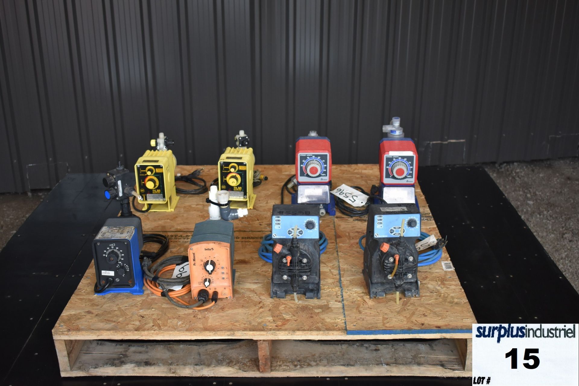 LOT OF 8 METERING PUMPS Item Location : Laval