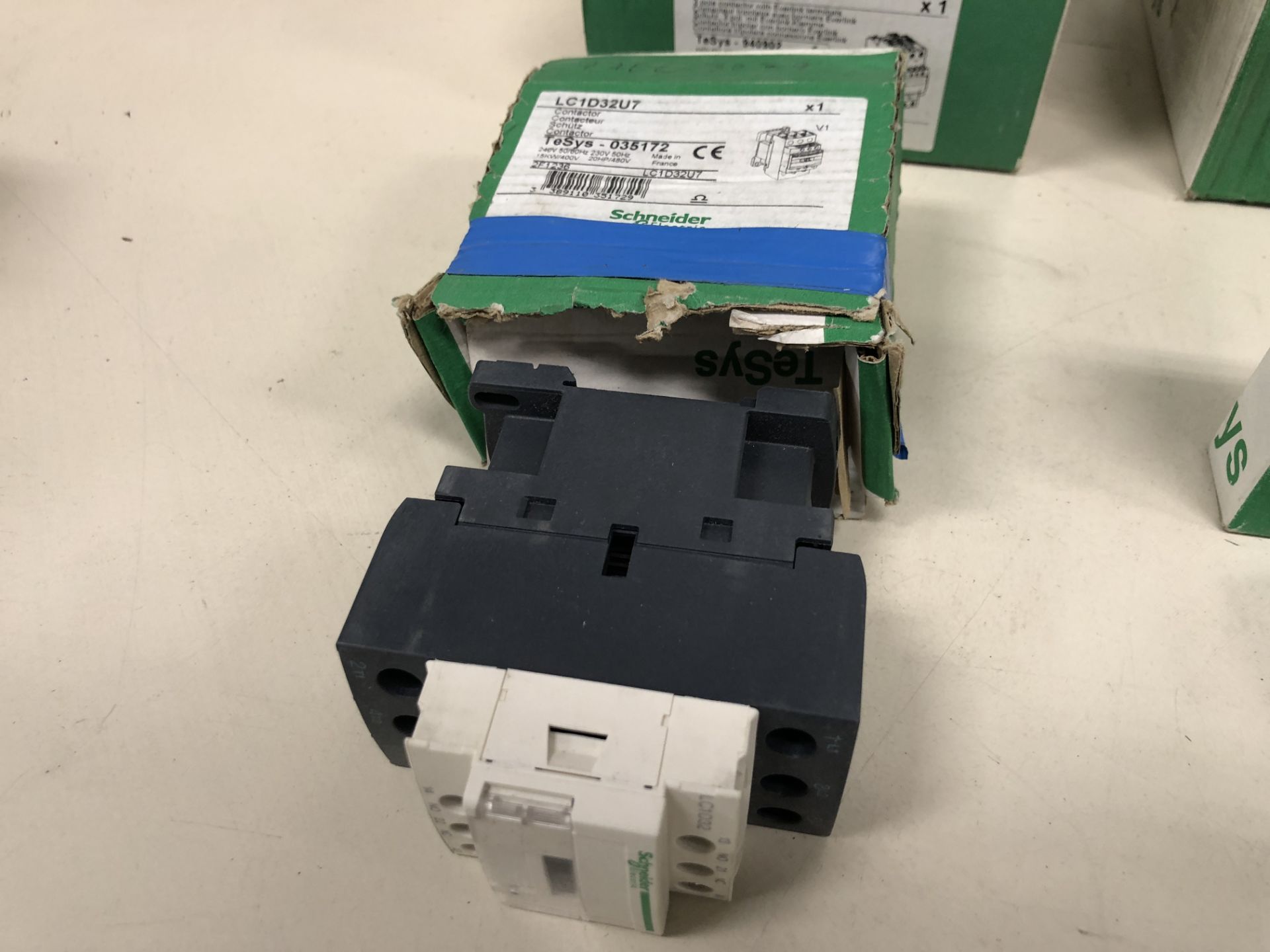 MOTOR CIRCUIT BREAKER SHNEIDER ELECTRIC - Image 16 of 18