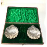 Boxed silver shell butter dishes missing butter knives each measures approx 9.5cm by 8cm Sheffield