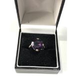 18ct white gold synthetic alexandrite and diamond shoulder dress ring weight 3.7g
