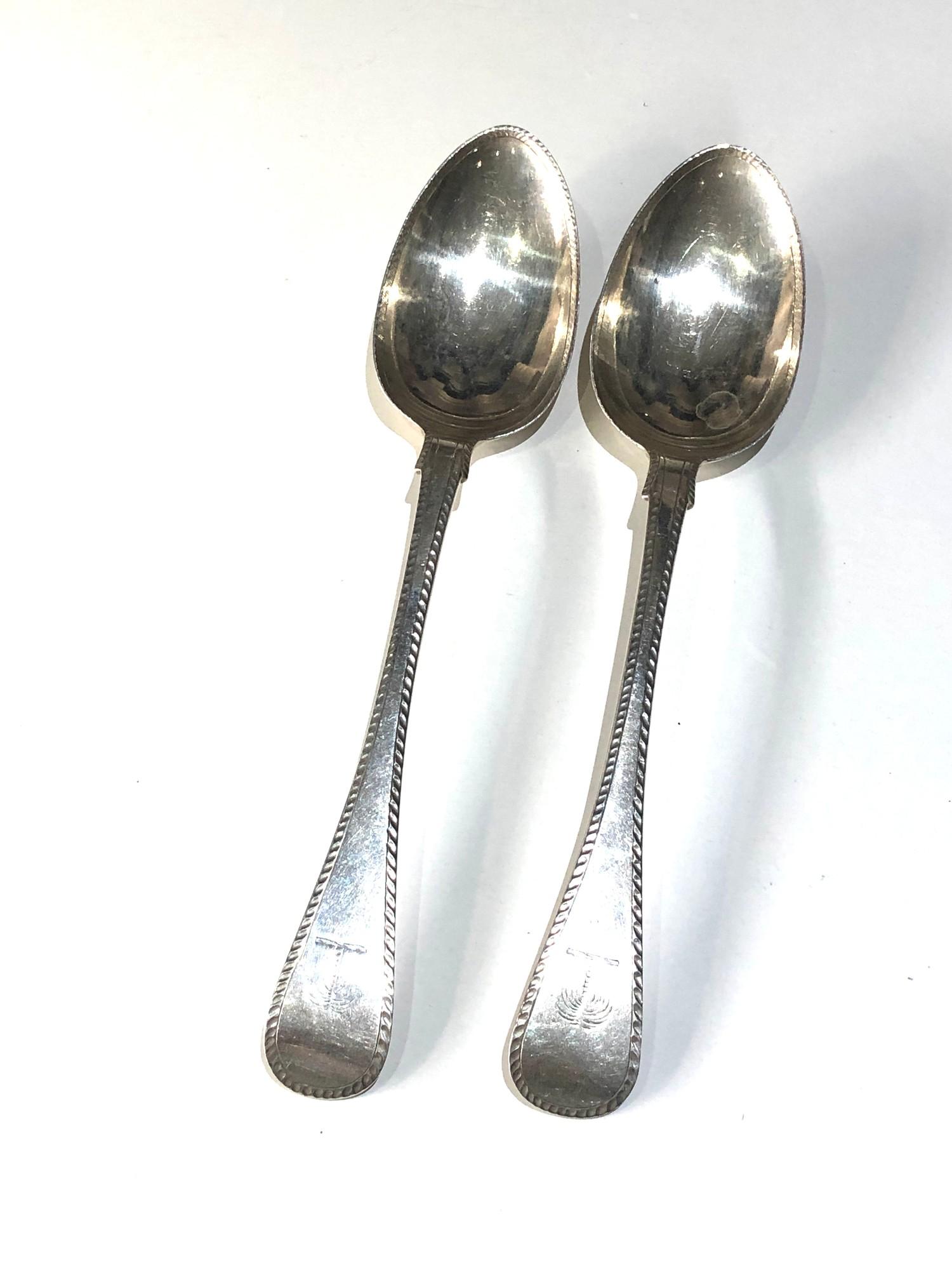 Pair of Irish Georgian silver table spoons each measures approx 22.2cm total weight 126g - Image 2 of 4