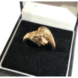 9ct gold lion head ring ruby eyes weight 7.9g