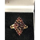 18ct gold garnet ring weight 5.5g