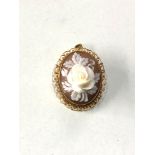 Antique 15ct framed cameo pendant brooch measures approx 3cm by 2.5cm weight 4.8g
