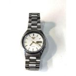 Vintage Seiko 5 automatic 7009-3040 day date gents wristwatch in good used condition working order