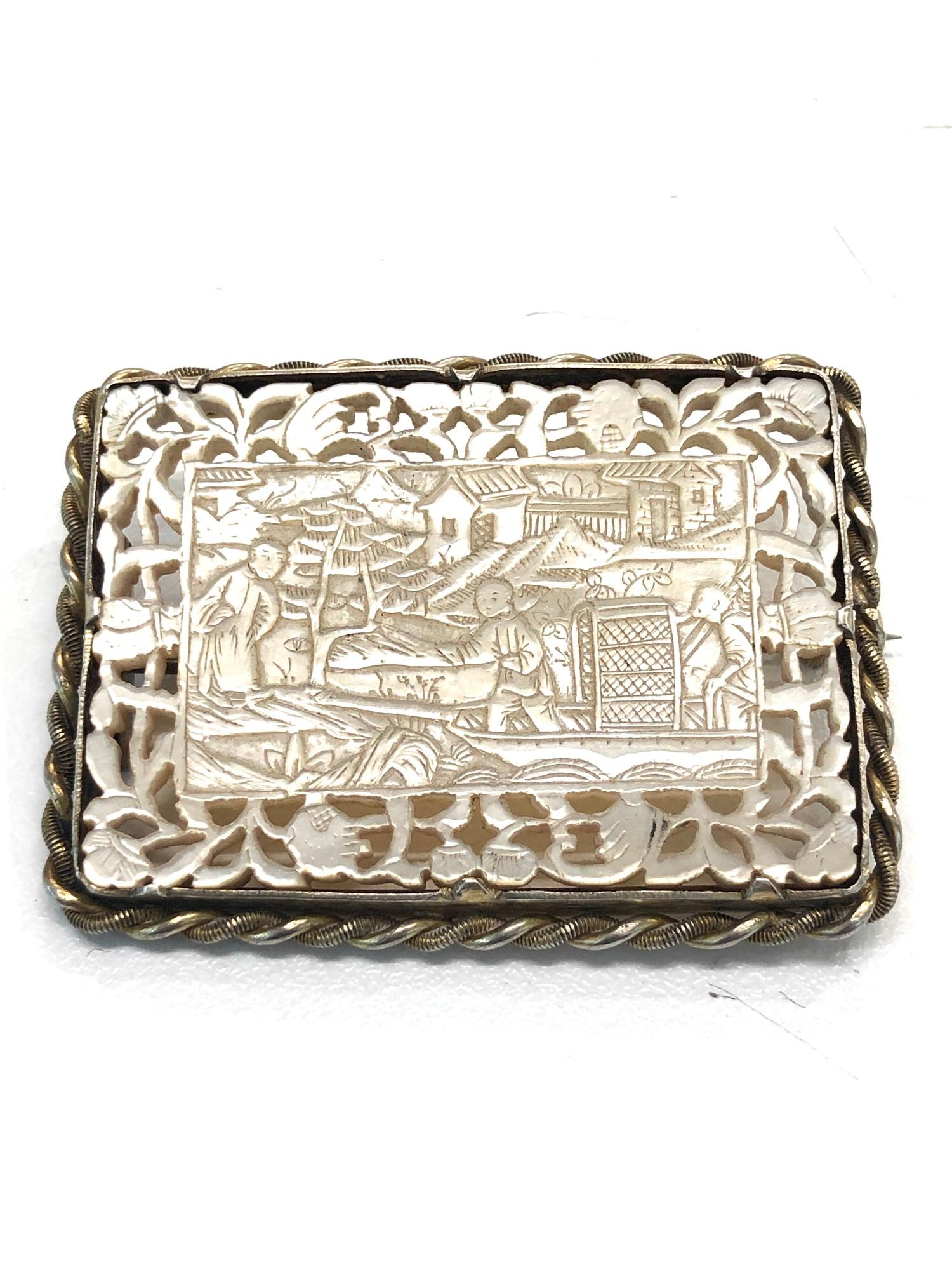 Georgian mother of pearl Chinese gaming token brooch, overall good condition - Image 3 of 5