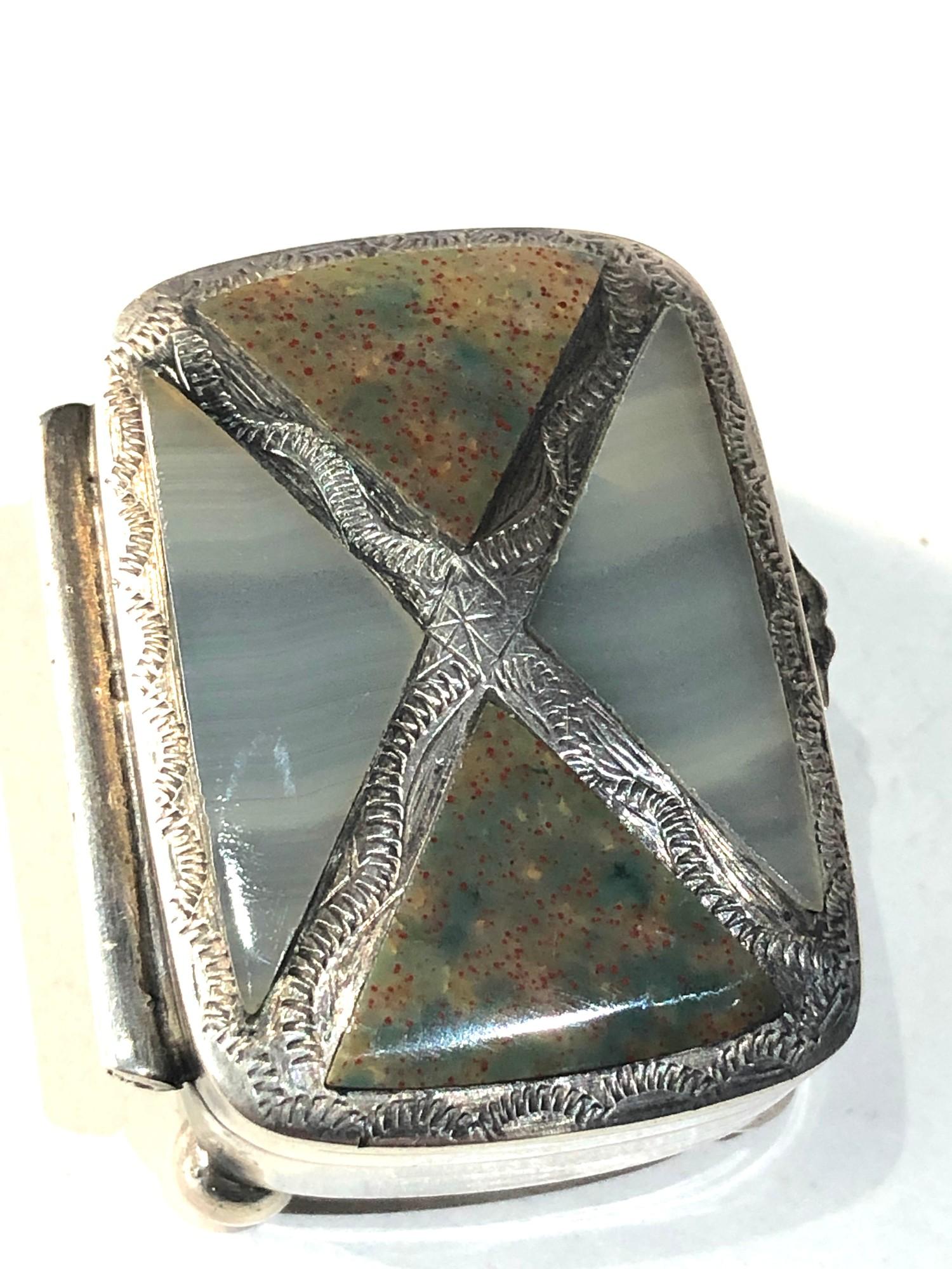 Scottish silver and hard-stone set pill box in good condition not hallmarked but tested as silver - Image 3 of 5