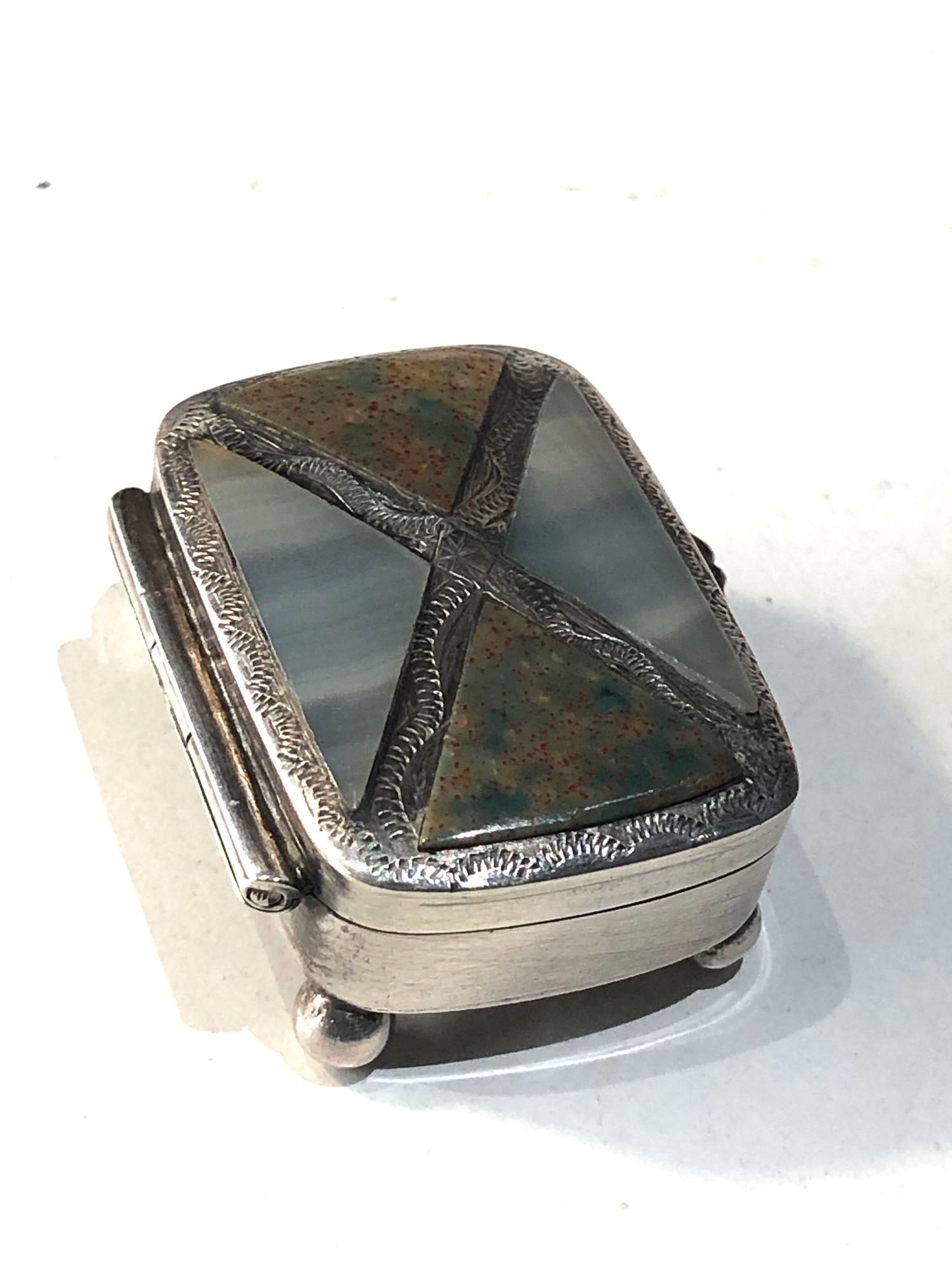 Scottish silver and hard-stone set pill box in good condition not hallmarked but tested as silver - Image 2 of 5