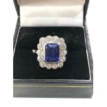 Fine platinum diamond & Tanzanite ring set with large central tanzanite that measures approx 9mm