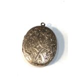 Gold back and front locket measures approx 3.6cm drop by 2.7cm hinge broken