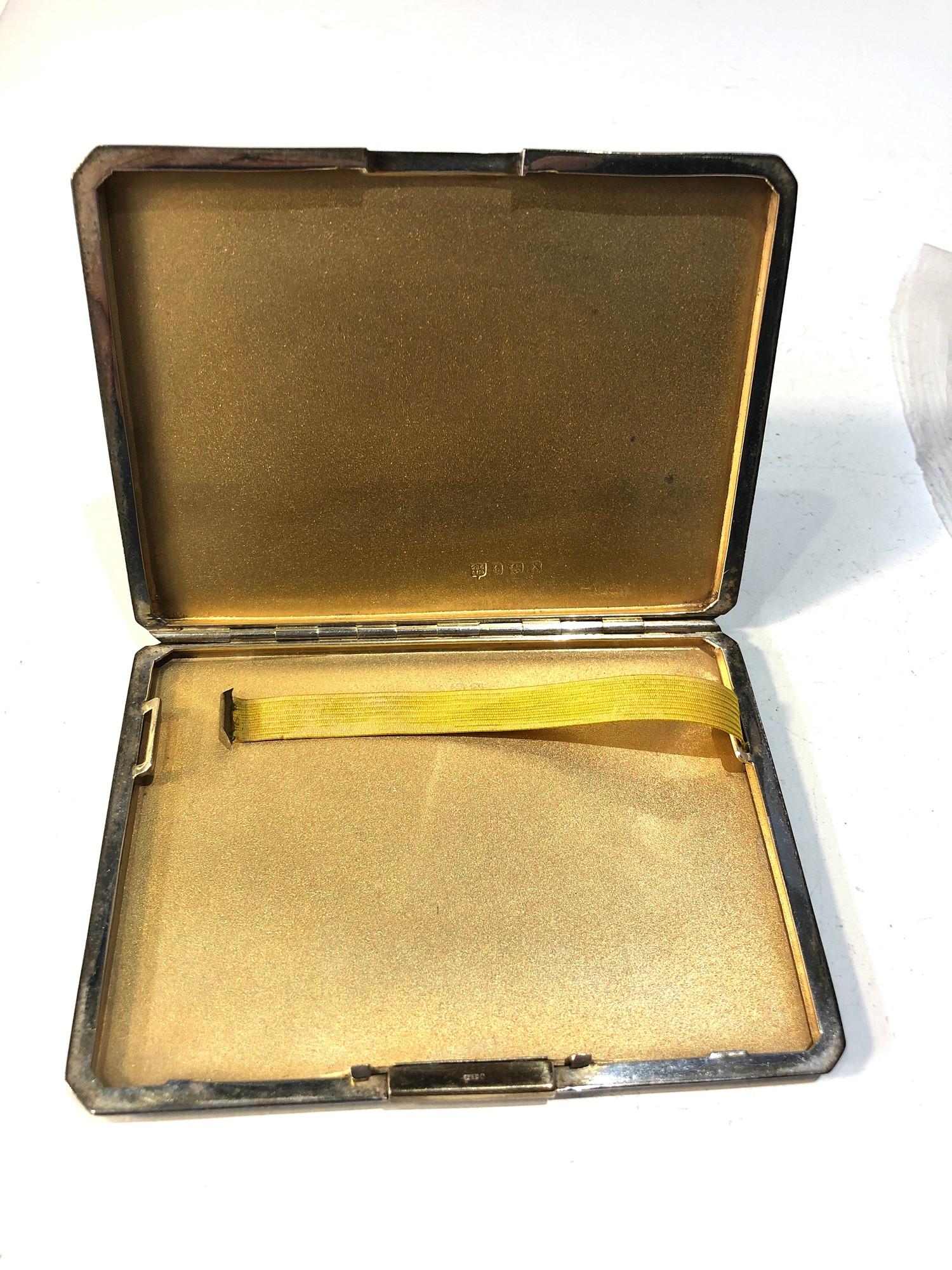 Antique silver and gold edged with gold fastner engine turned cigarette case fastner is hallmarked - Image 2 of 4