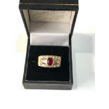 Fancy 18ct gold gemstone ring weight 7.7g