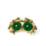 Fine 18ct gold and jade brooch set with 2 round panels of jade with bow ribbon design measures