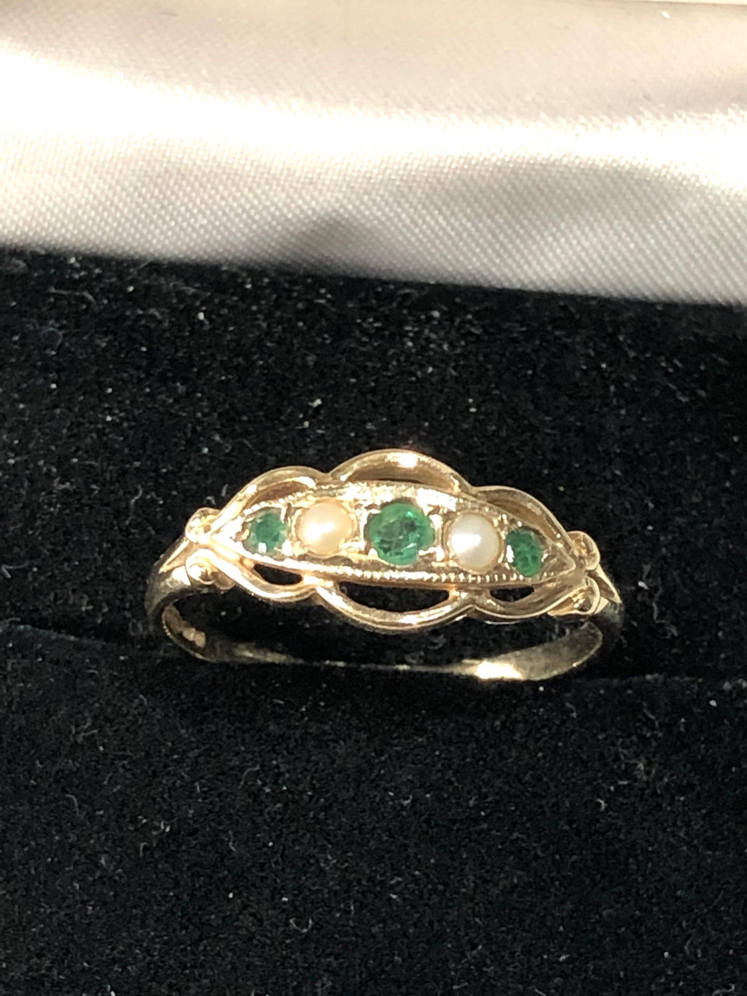9ct gold Emerald and pearl gypsy ring weight 2g