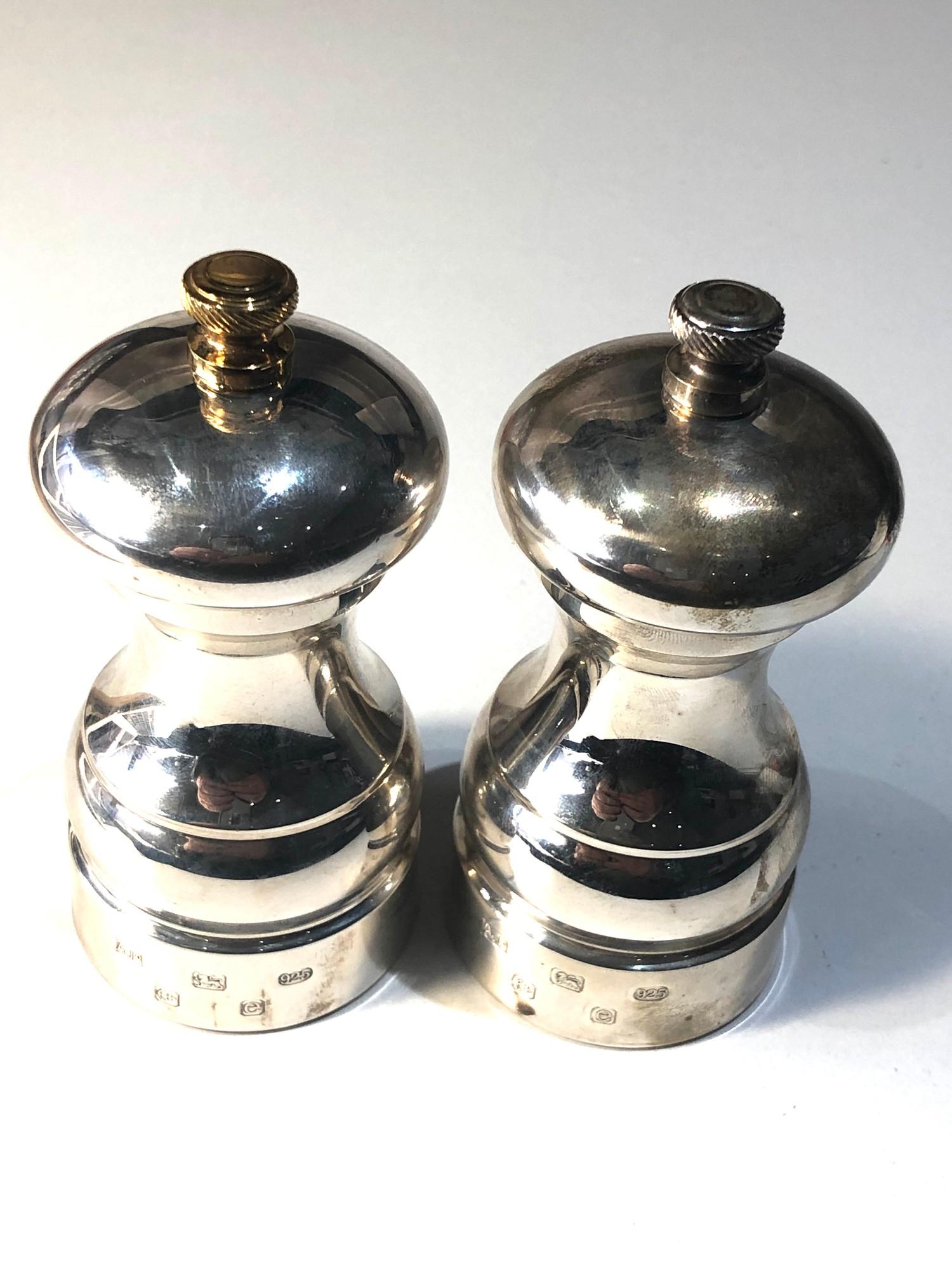 2 Large hallmarked silver salt and pepper grinders Birmingham silver hallmarks measure height 10.5cm - Image 2 of 4