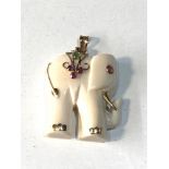 14ct gold and gem set elephant pendant measures approx 3.2cm drop by 2.2cm wide hallmarked 585